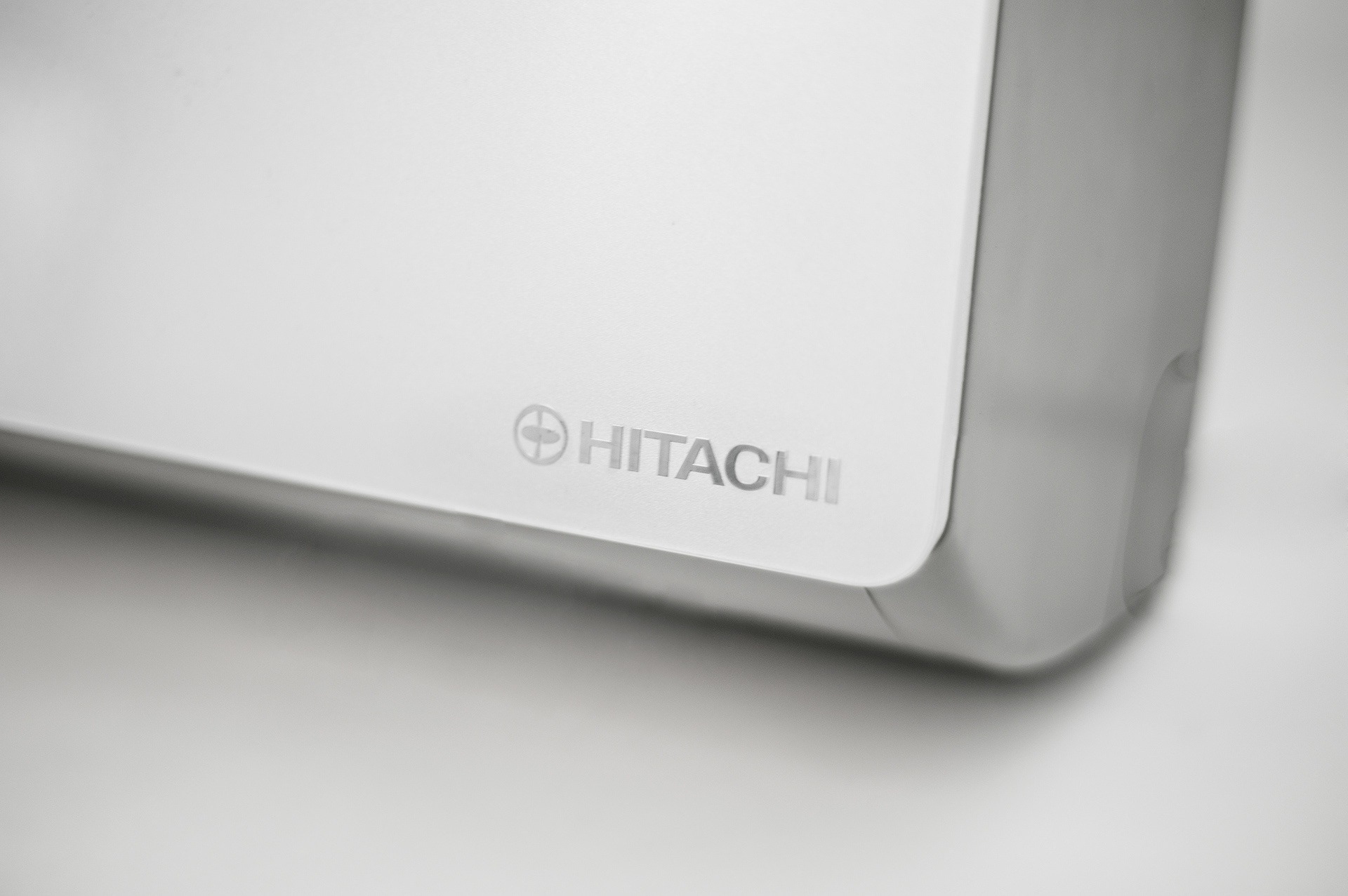 HITACHI