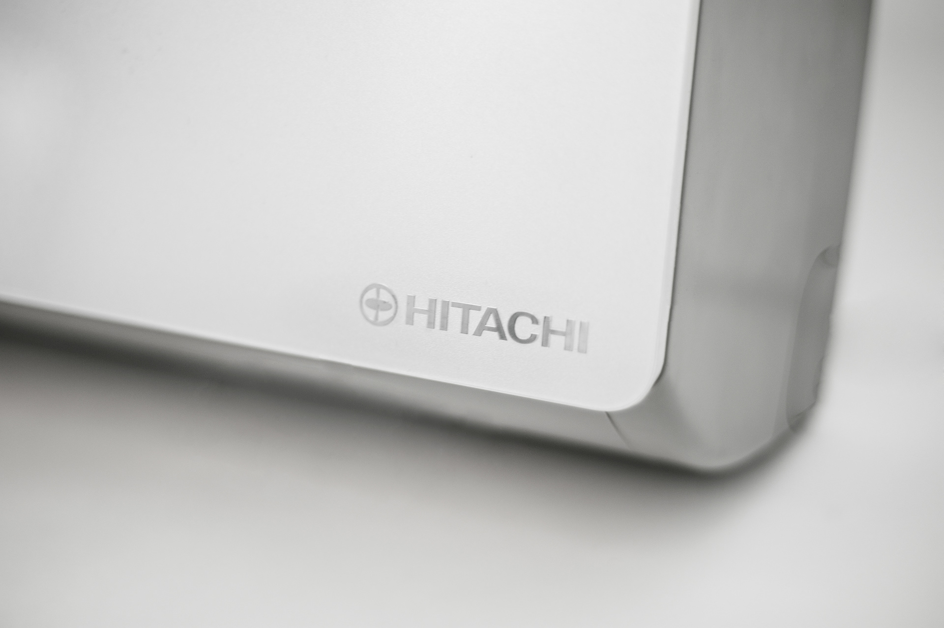 HITACHI