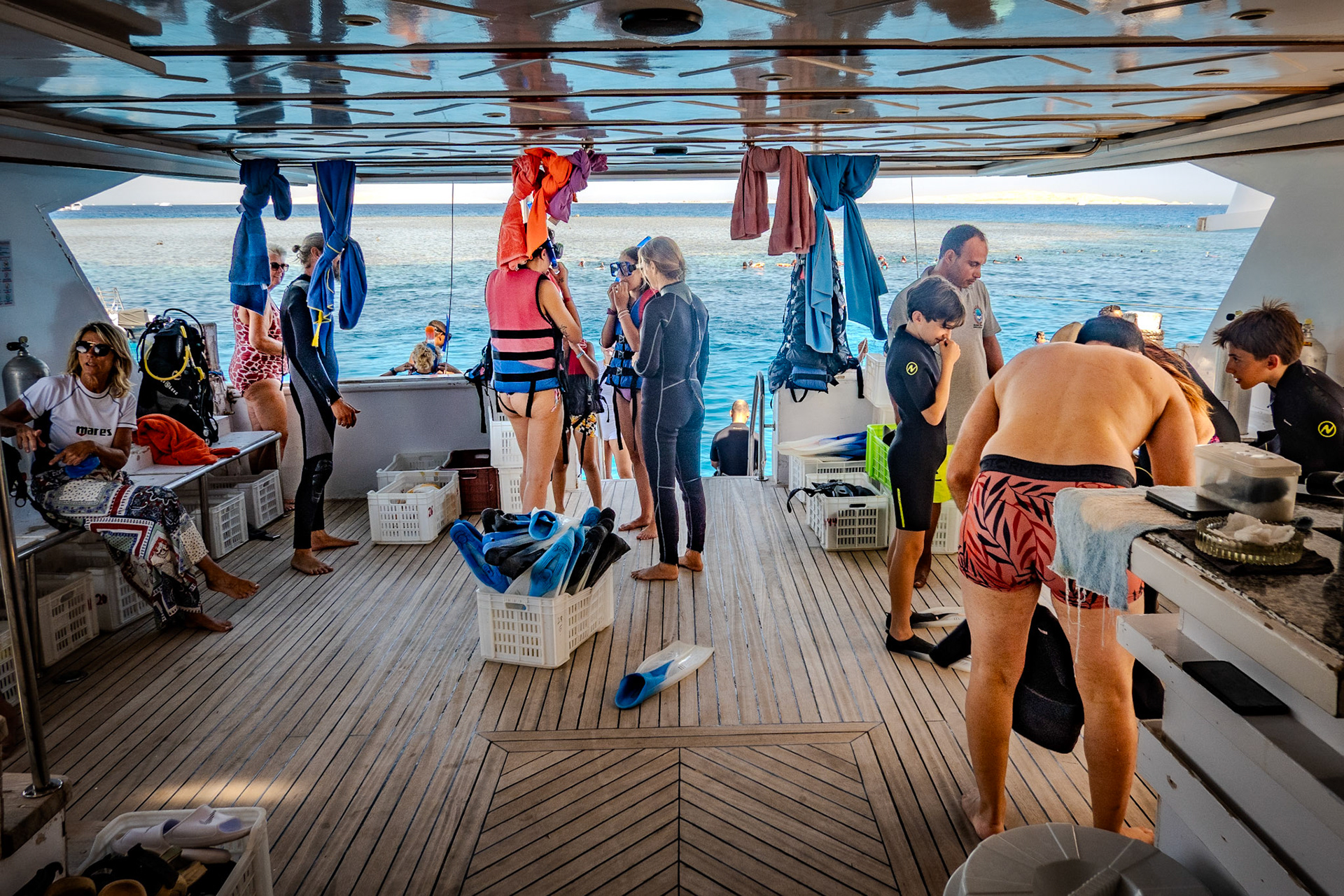 Divers on the back of the boat preparing to dive
