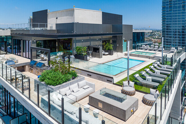 Amenity Deck