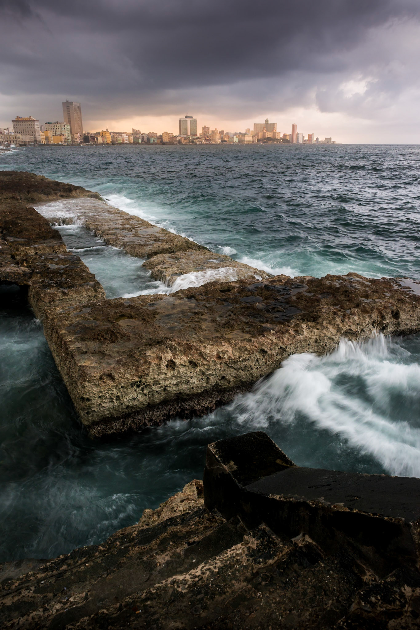 Along Malećon, La Havana, March 2018