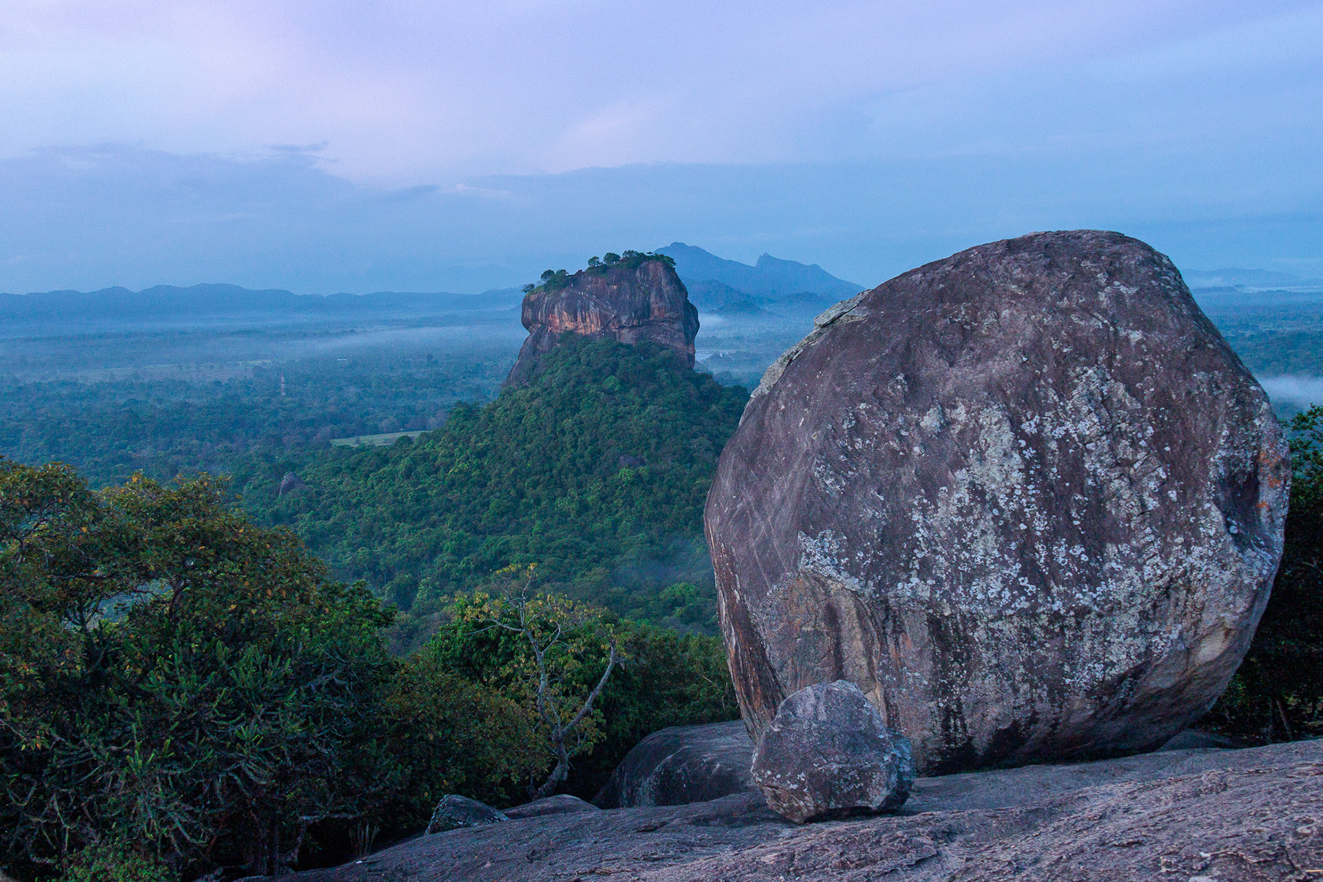 ©Monique Giling, Sigiriya Sri Lanka Uitzicht op de leeuwenrots 