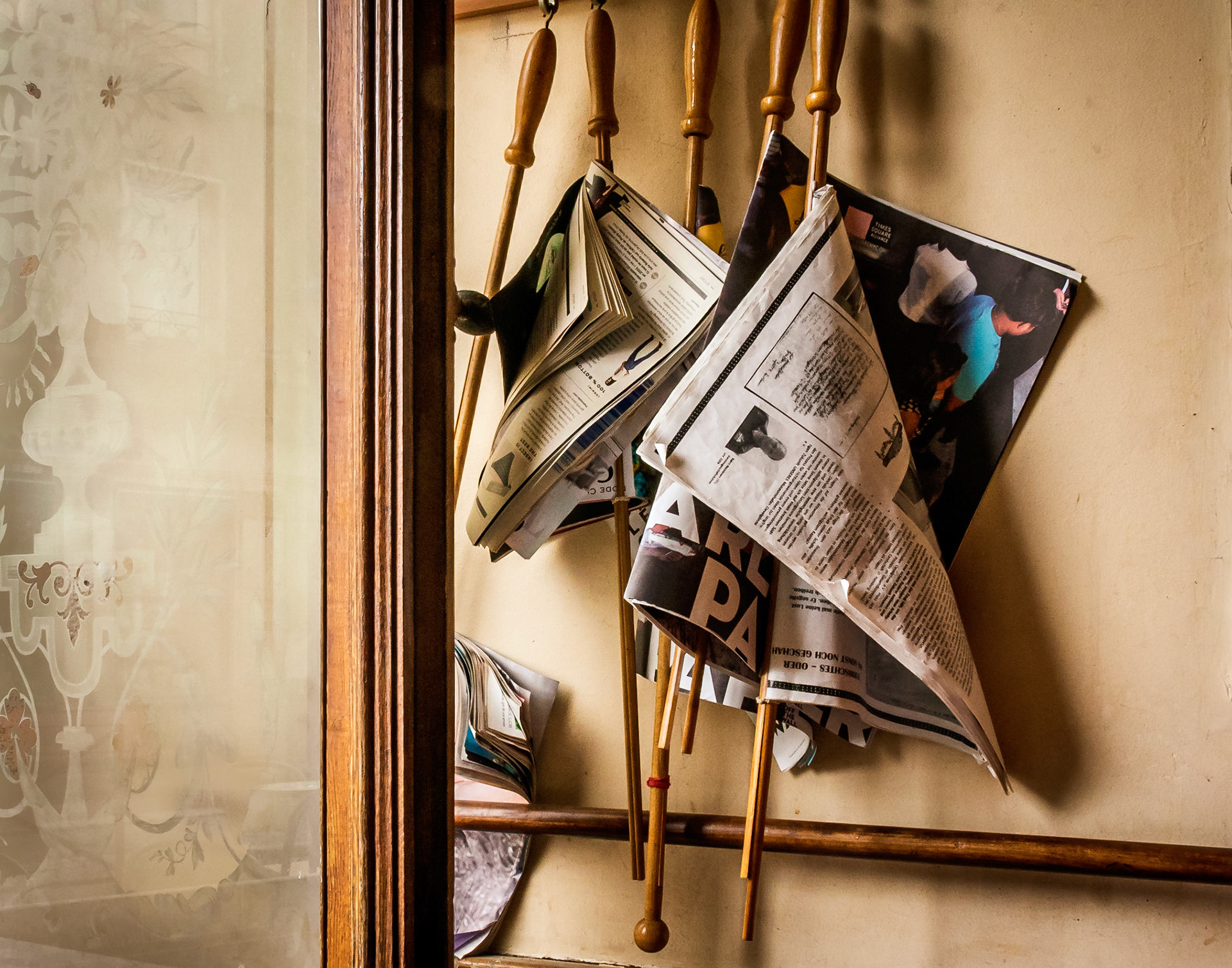 Cafe Newspapers - Saulieu France