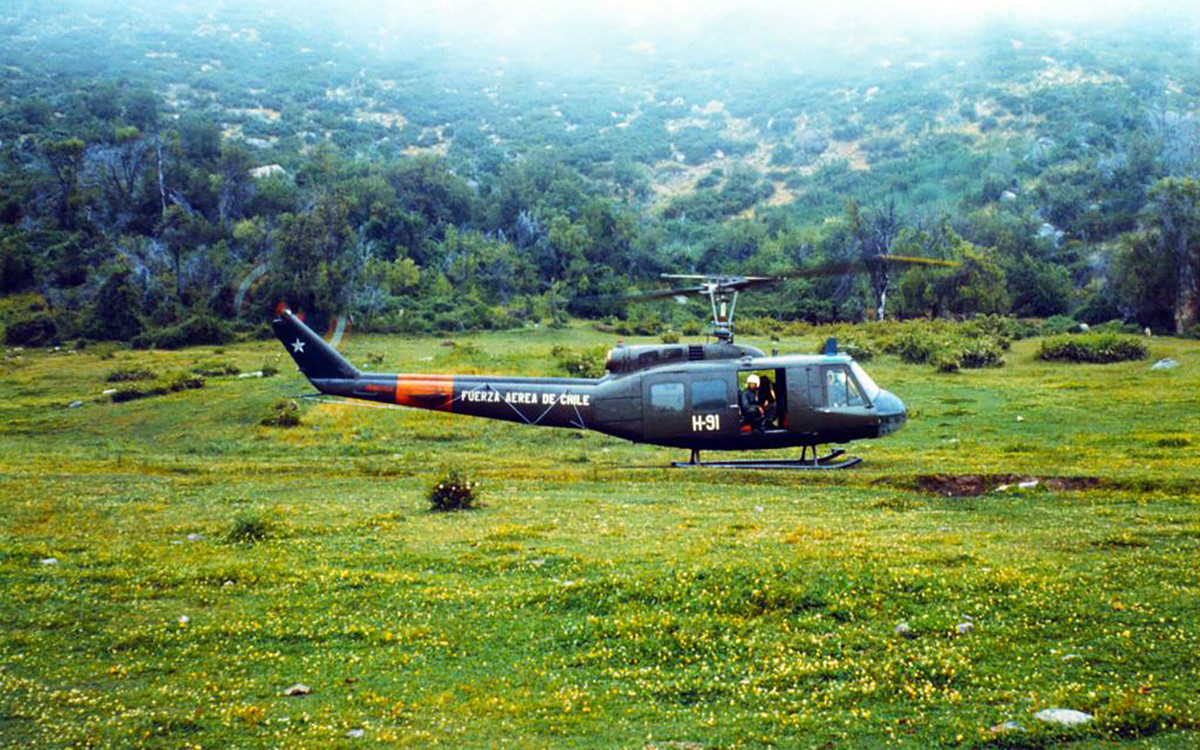 1966 - Bell UH-1H H-91 del Grupo No. 10 durante el rescate de los uruguayos en 1972 - (FACh)