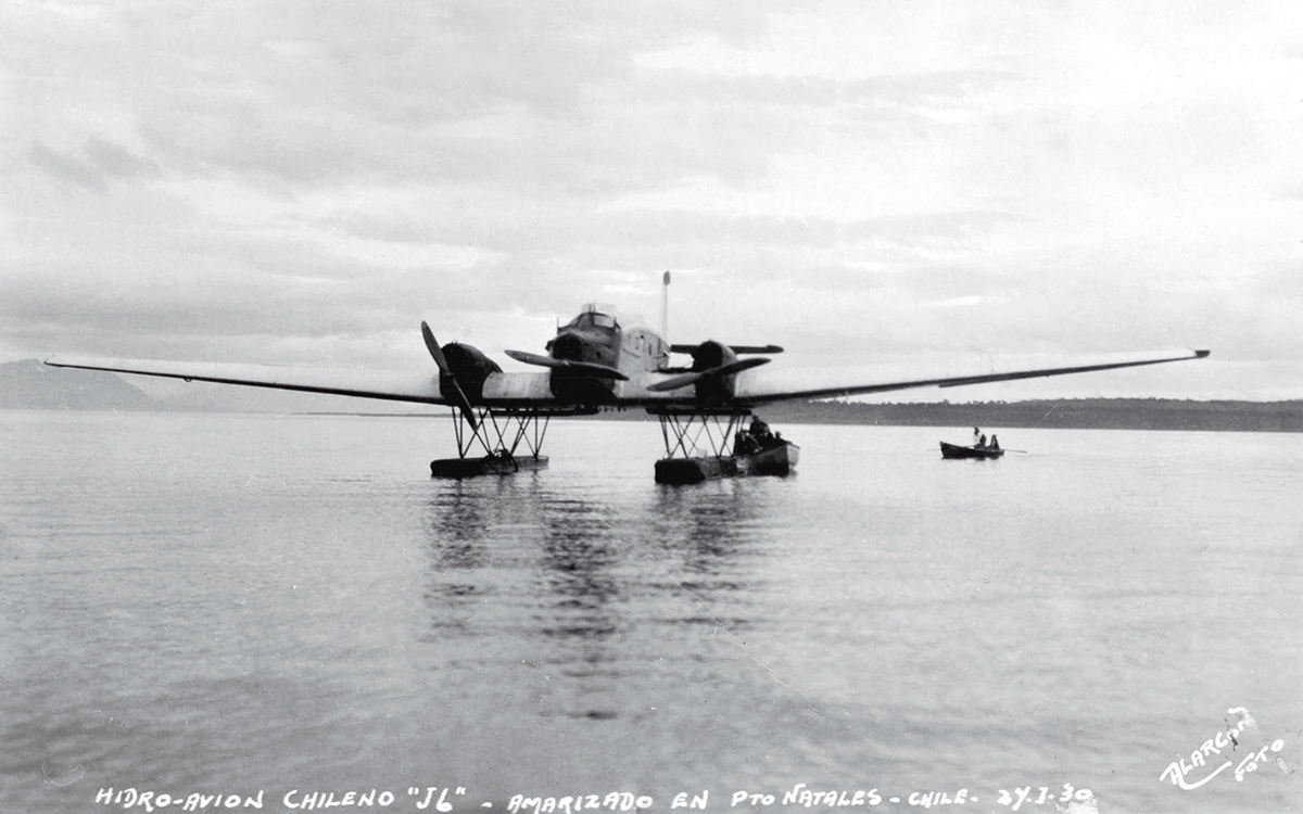 1930 - Primer vuelo a Punta Arenas. (FACh)