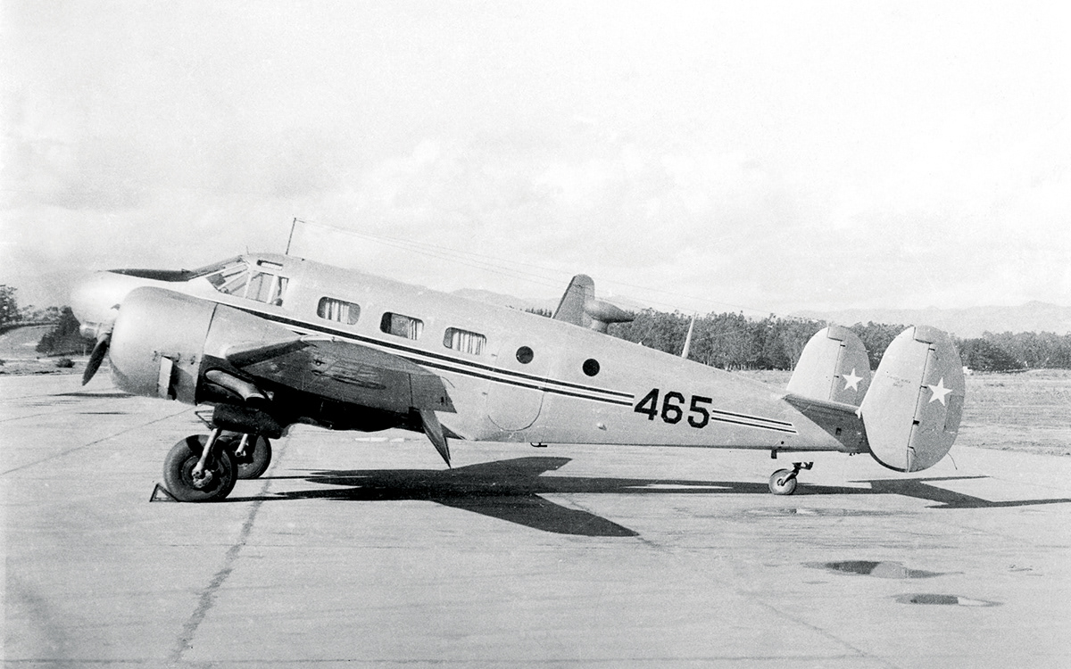 1957 - Beechcraft D-18S No. 465 del Grupo N° 2 - (MNAE)