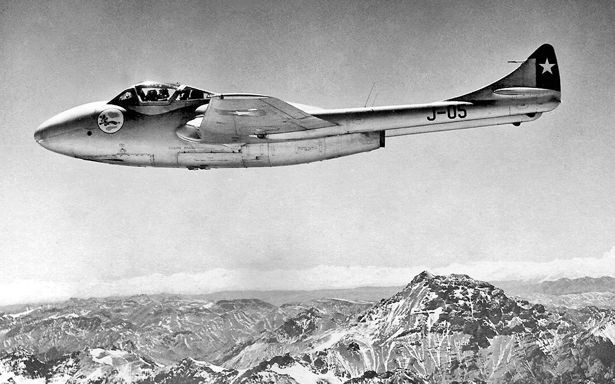 1954 -de Havilland T.Mk.55 (DH-115) J-05 del Grupo No. 7 - (MNAE)