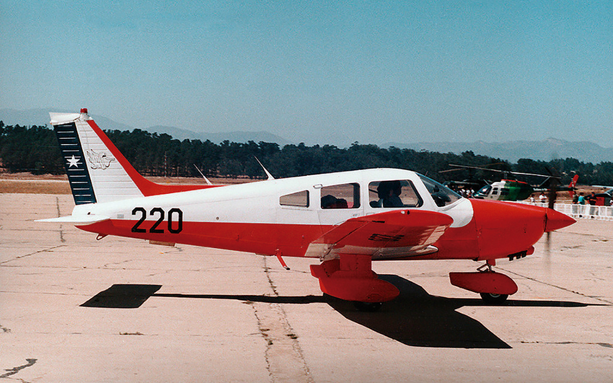 1980 - Piper PA-28-236 Dakota - 220 - Grupo No. 2 (Álvaro Romero)