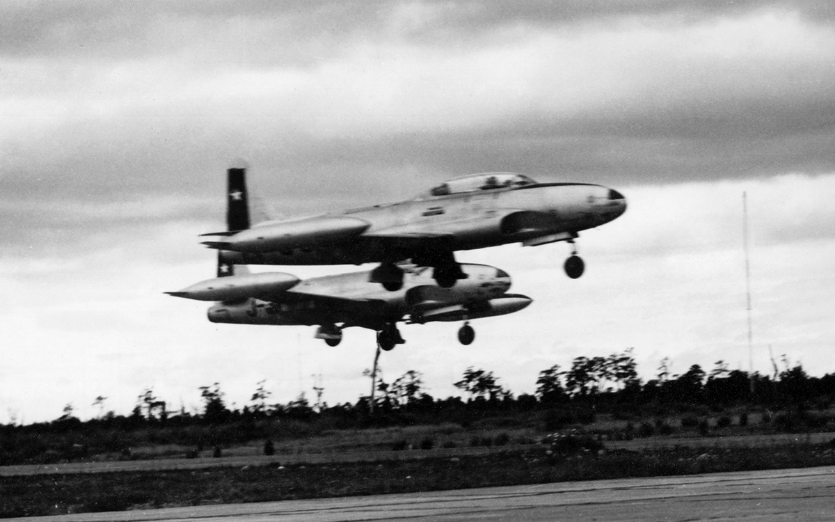 1956 - Lockheed T-33A y F-80C del Grupo No. 9 - (MNAE)