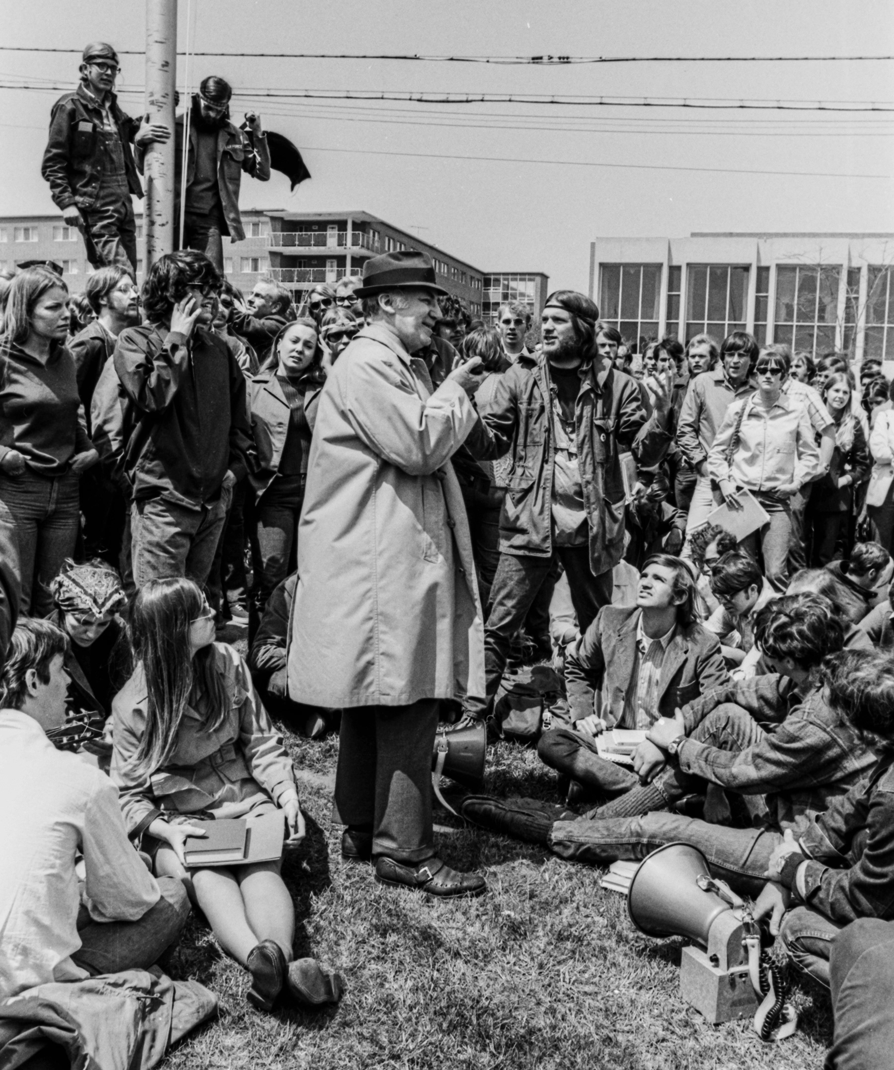 WMU President Miller talks with protesters