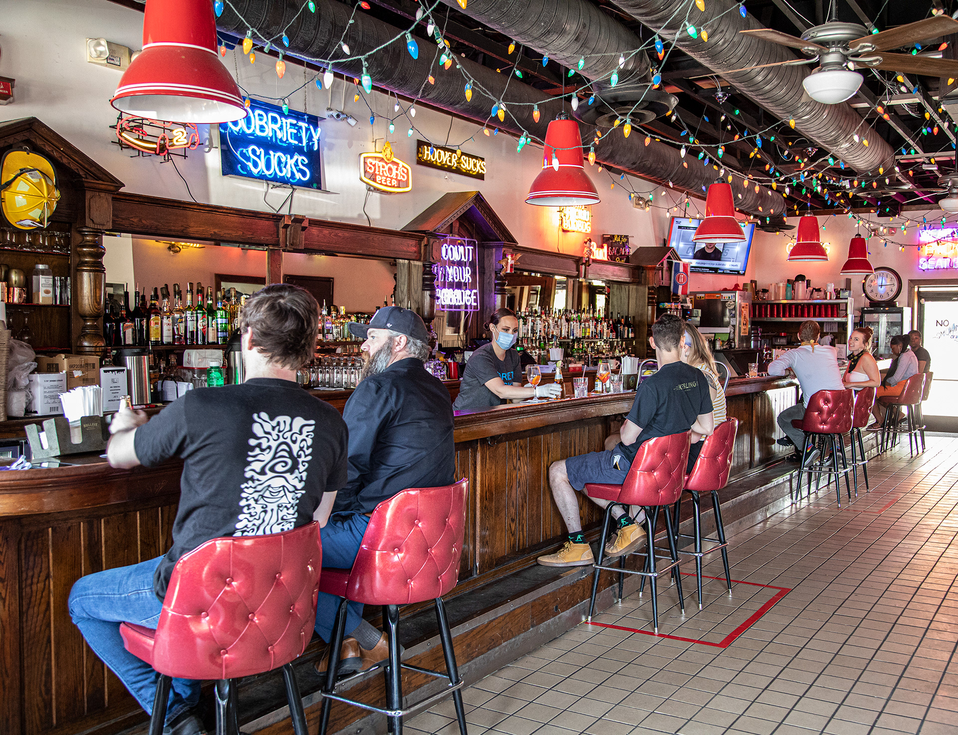 Honest John's Bar, Midtown
