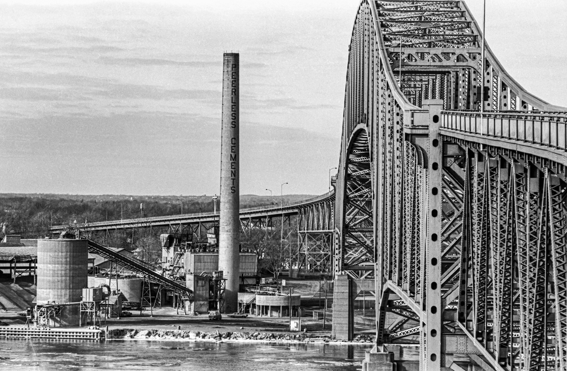 The Peerless Cement Plant sat next to the Blue Water Bridge until about 1978