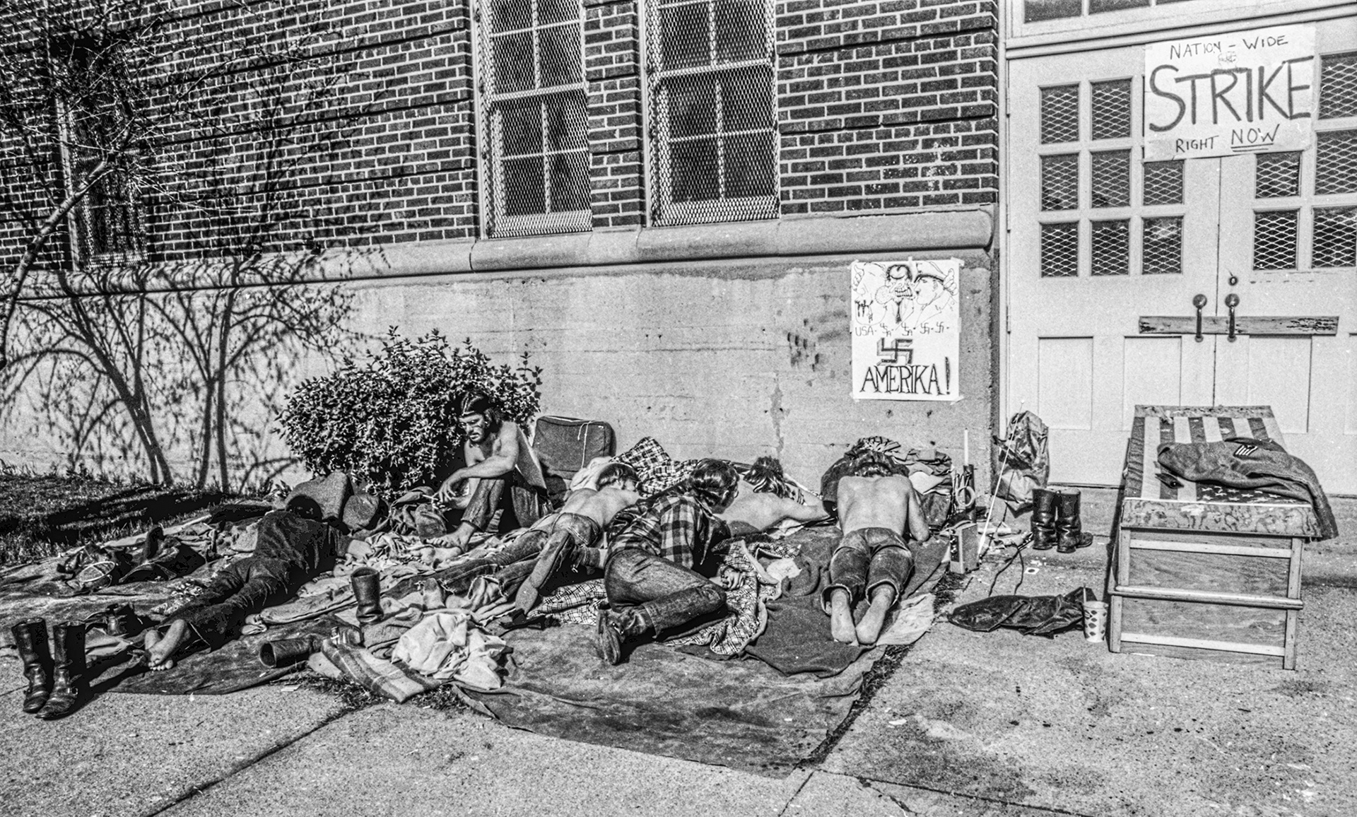 Anti-war protesters sleep-in/out