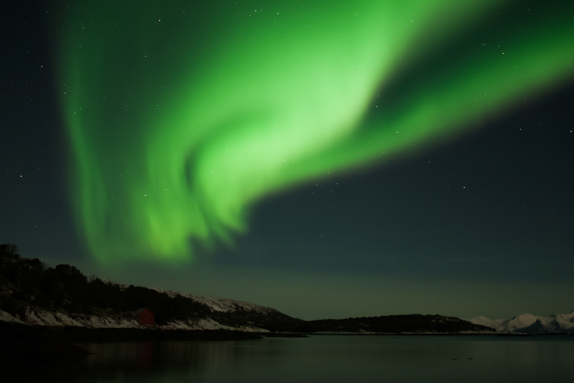 Noorderlicht boven het Vestfjord bij Korsnes.