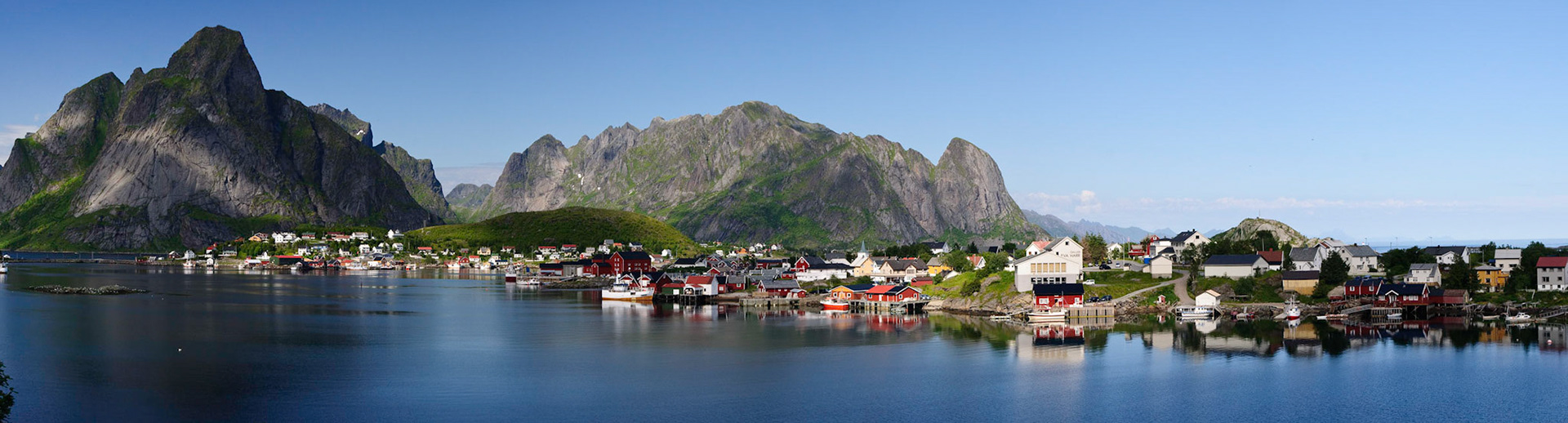 Reine is een klein maar wereldberoemd dorpje, prachtig gelegen in het zuidelijke deel van de Lofoten.