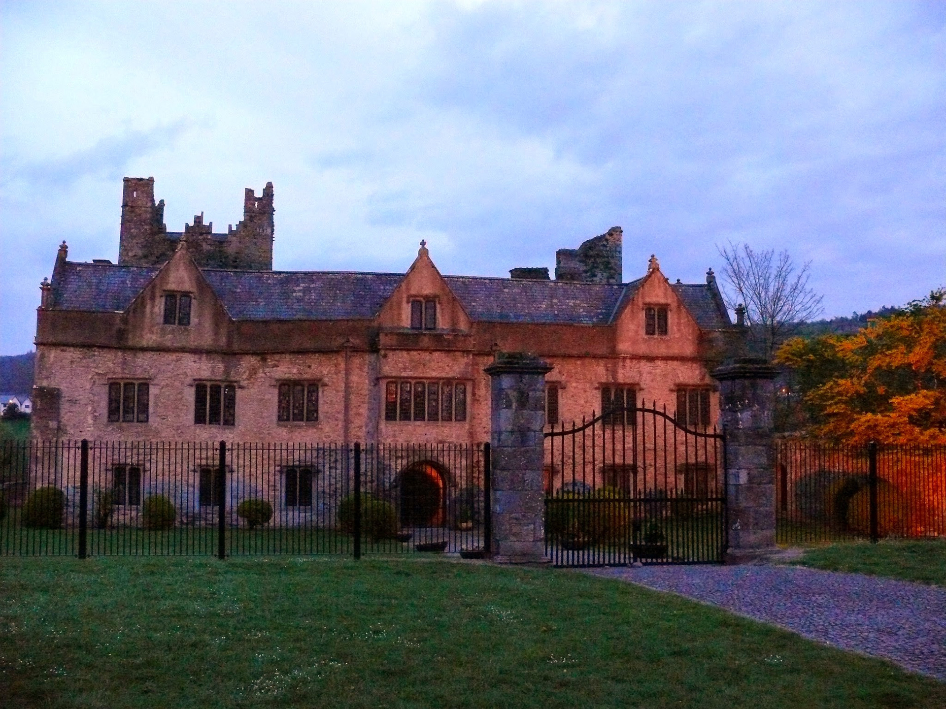 Tudor Manor House & Ormond Castle 1