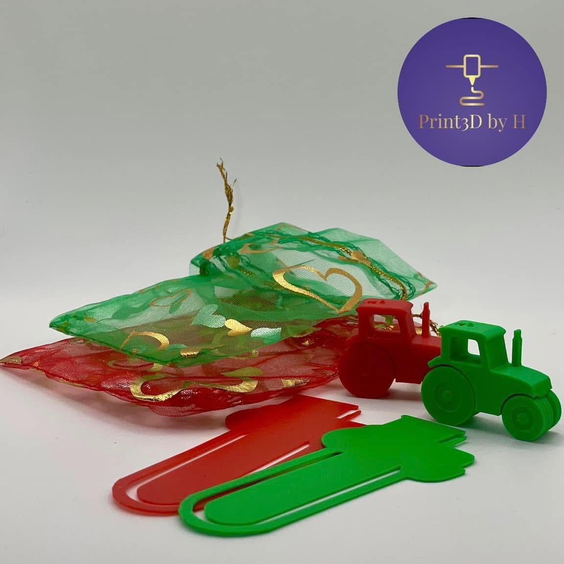 Tractor bookmark and tractor set - €4 /set. Available in red or green.