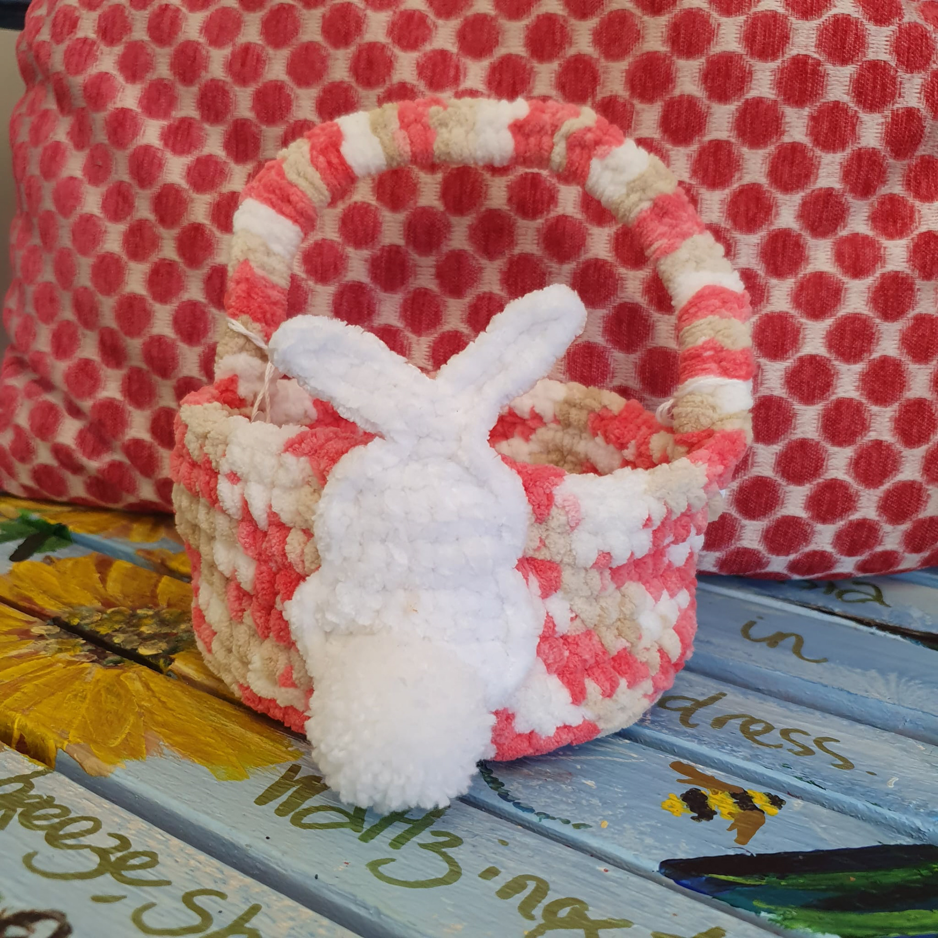 IM015 Easter Basket €12 (5"W x 3"H)