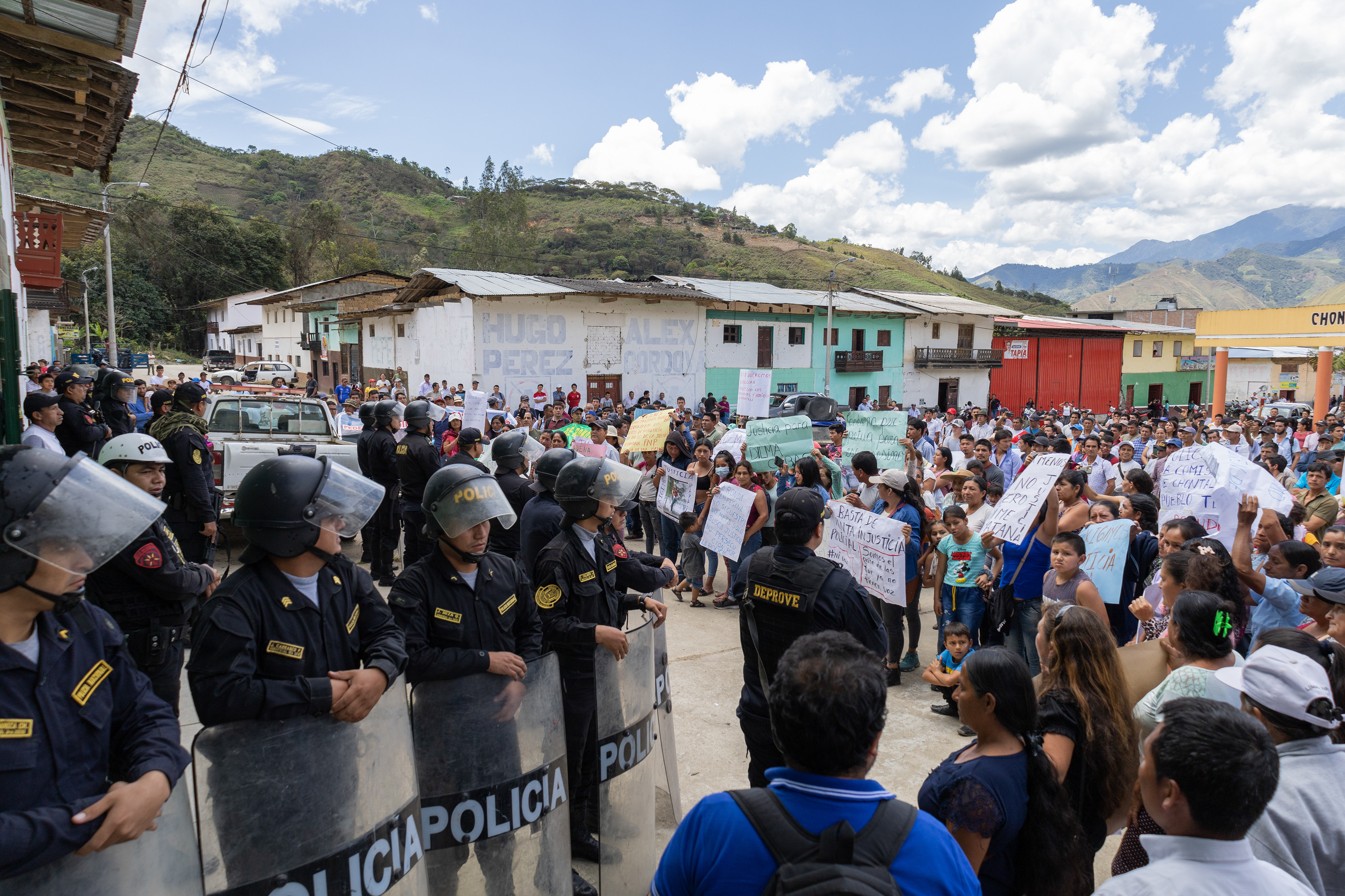 Protests in a peruvian village after the release of a femicide suspect