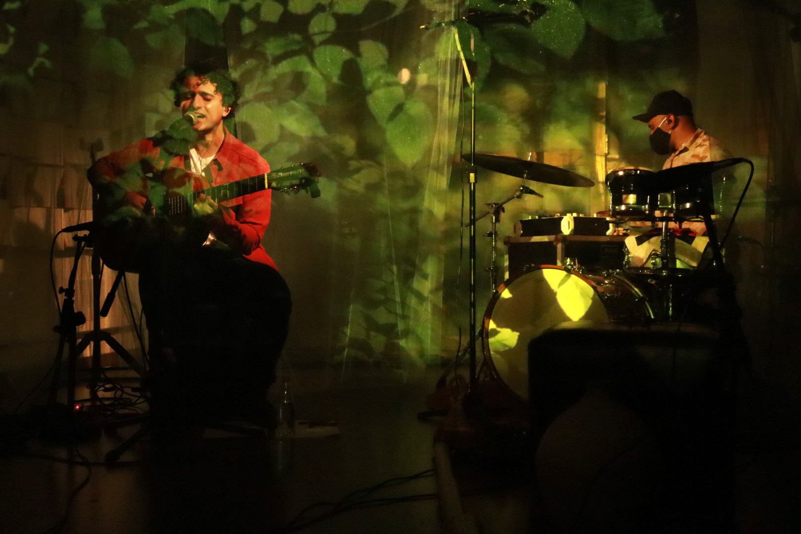 SER [[[ Luz+ Projeção: Amanda Amaral Cenário: Bia Falleiros Foto: Letícia Rodrigues