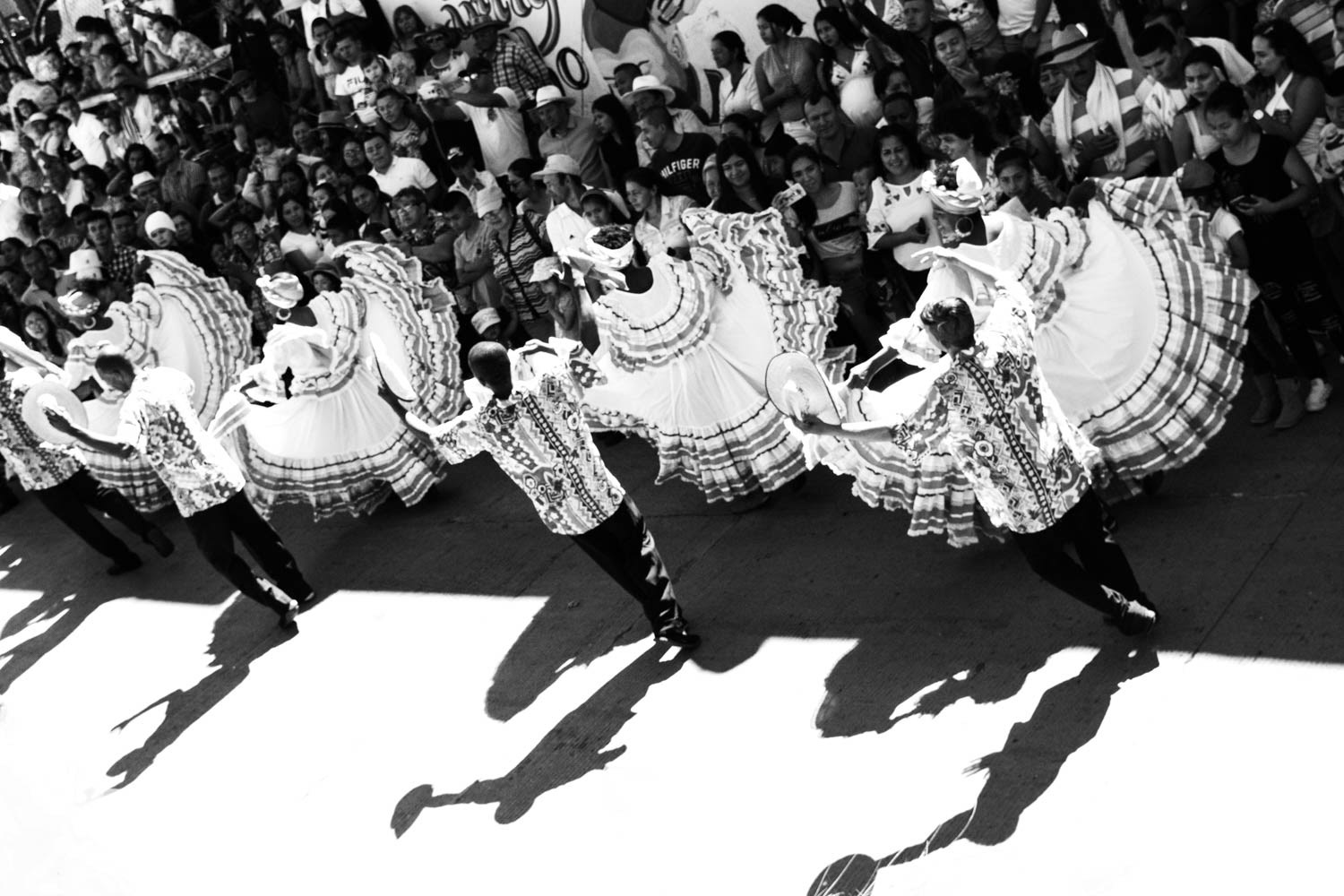 Fotografía documental de danzas tradicionales en las fiestas del pueblo de Piendamó, Cauca, Colombia.