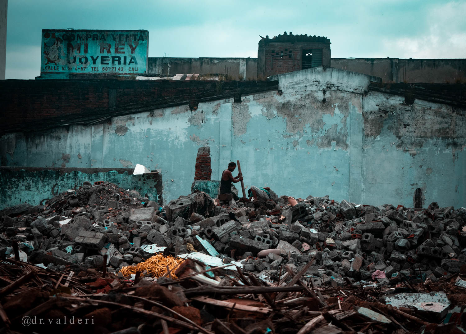 Fotografía documental urbana en contexto de demolición.