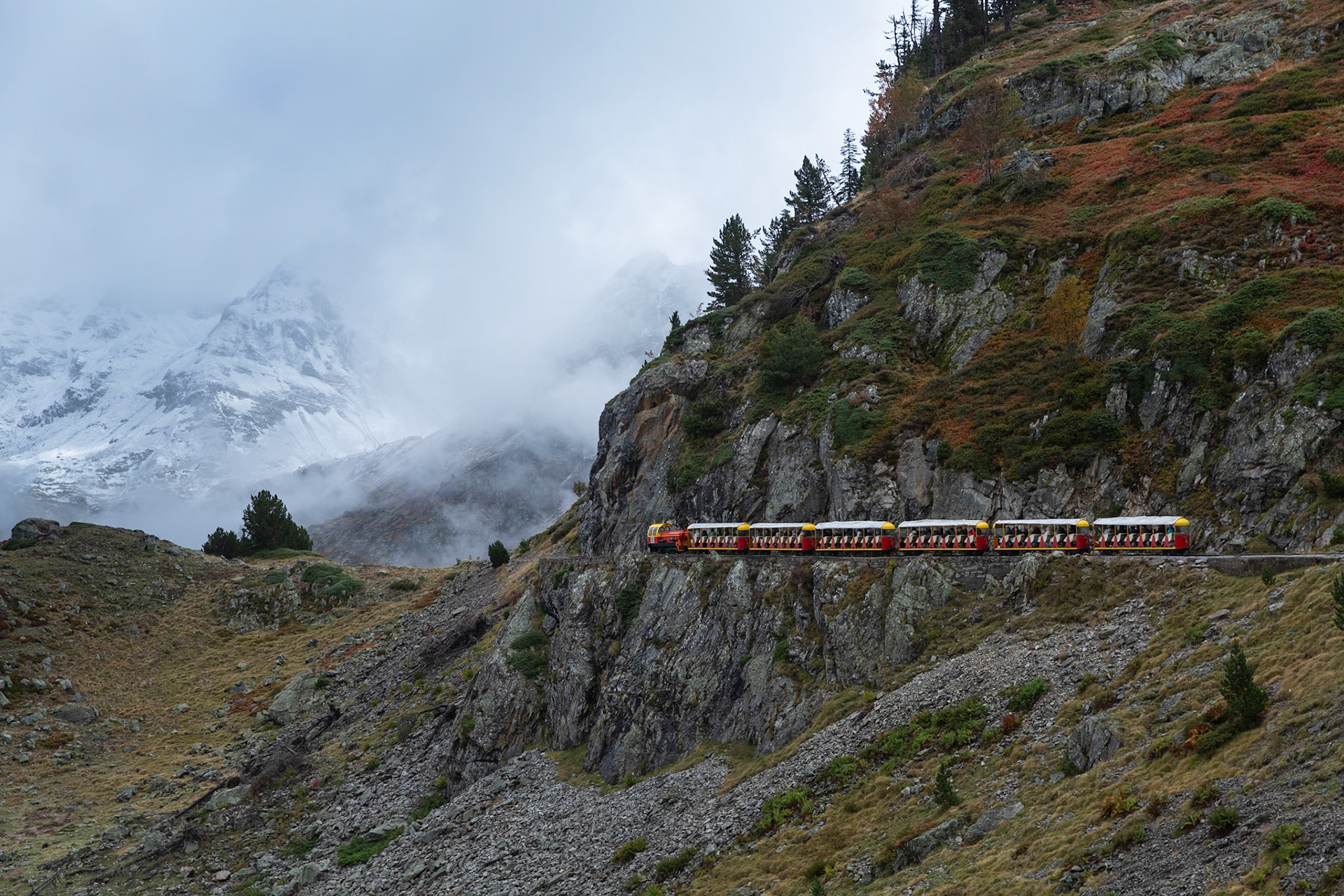 Along Vallon Soussoueon by train ..