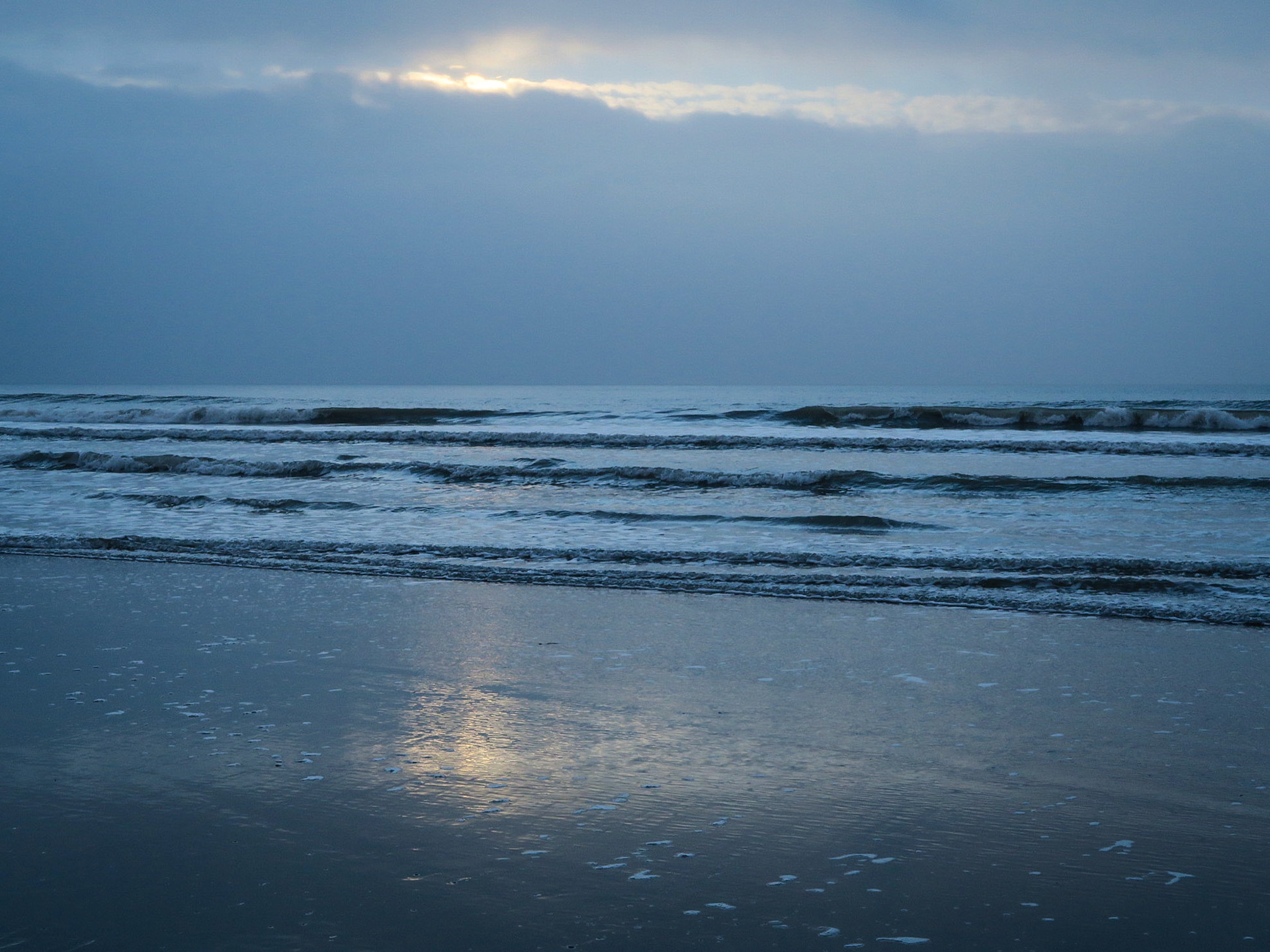 Boxing Day on the beach - Tywyn