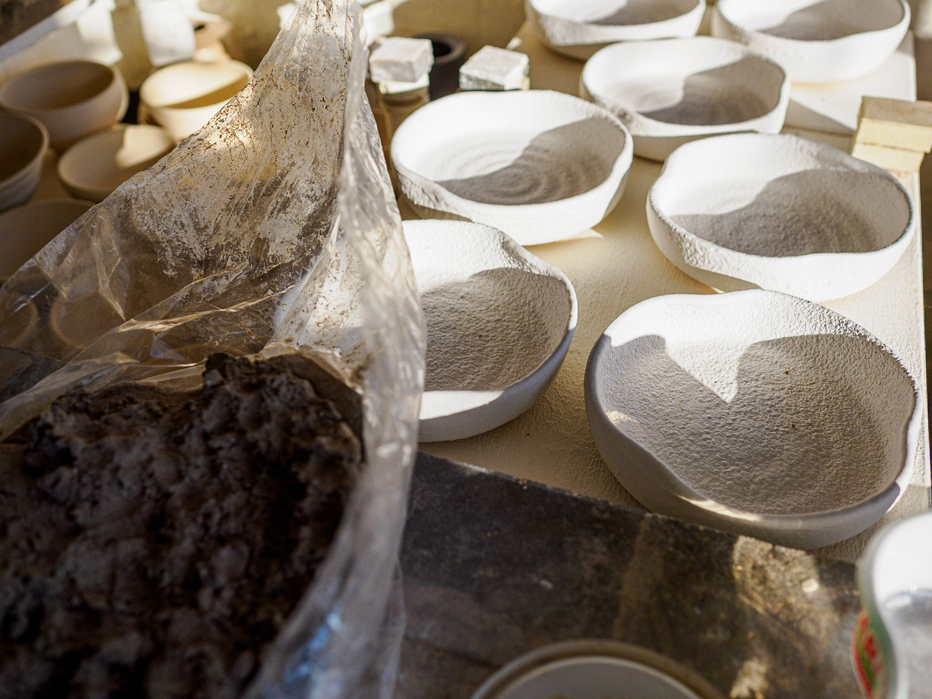 Alchimie du potier : Transformation de l'Argile en Or