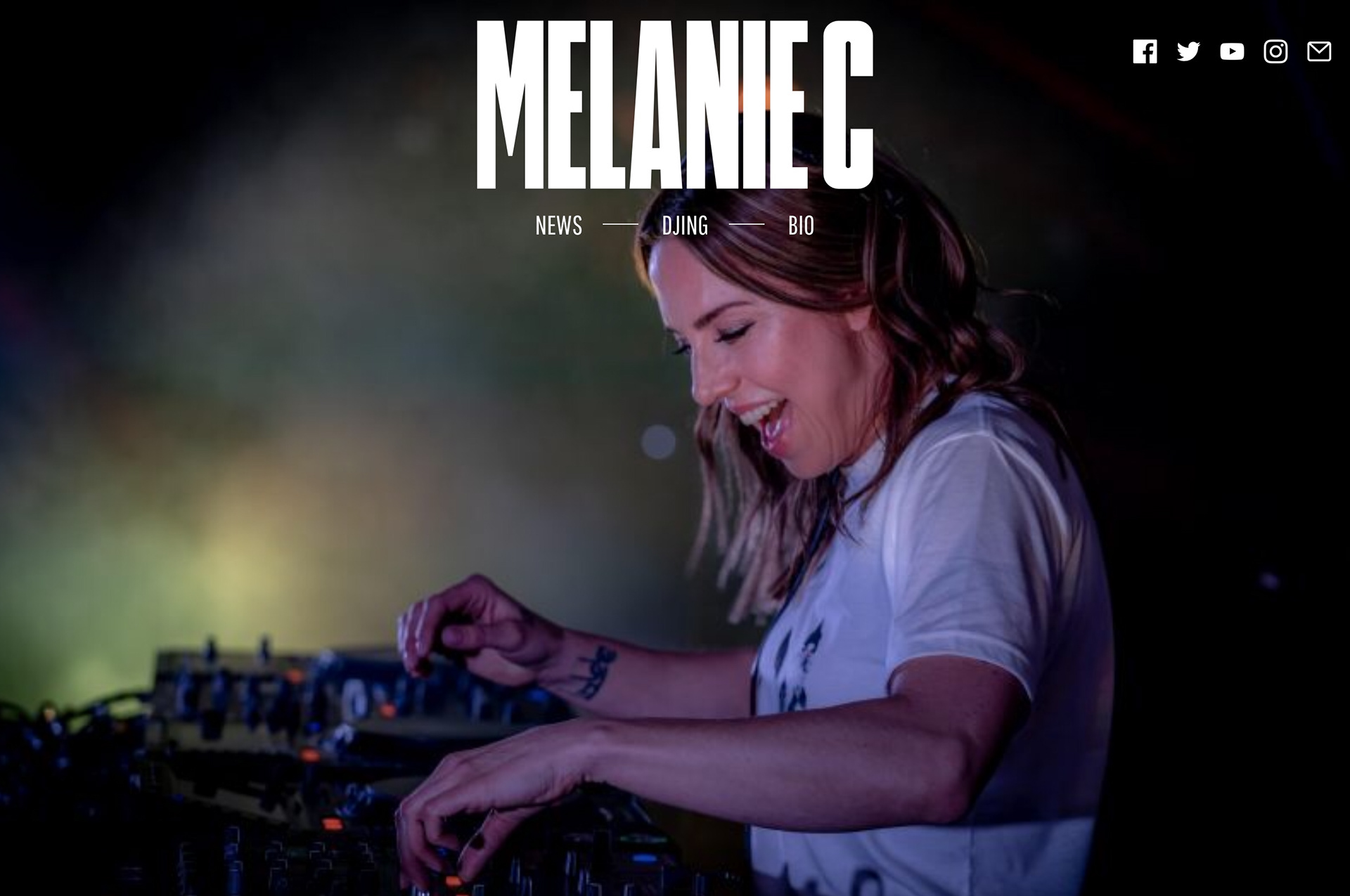 https://melaniec.net/dj/