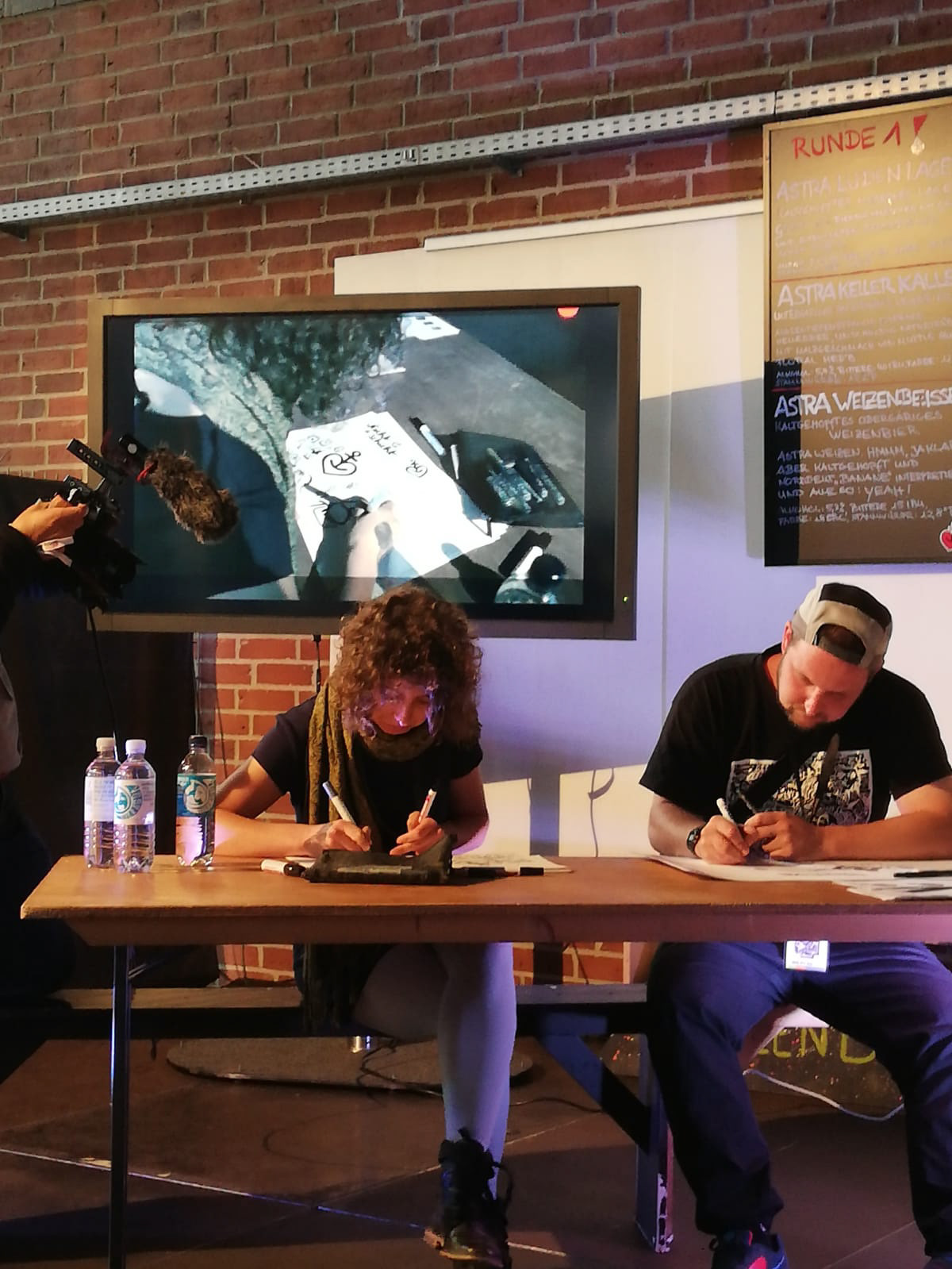 Mit Hülpman live beim Zeichnen