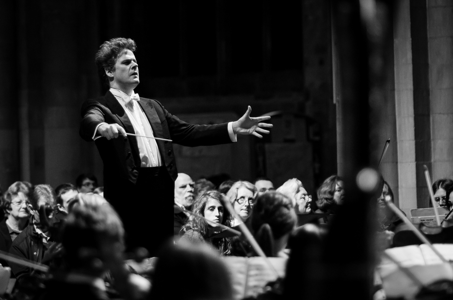 Robin Browning conducting live in concert (credit: Luis Ciafrino)