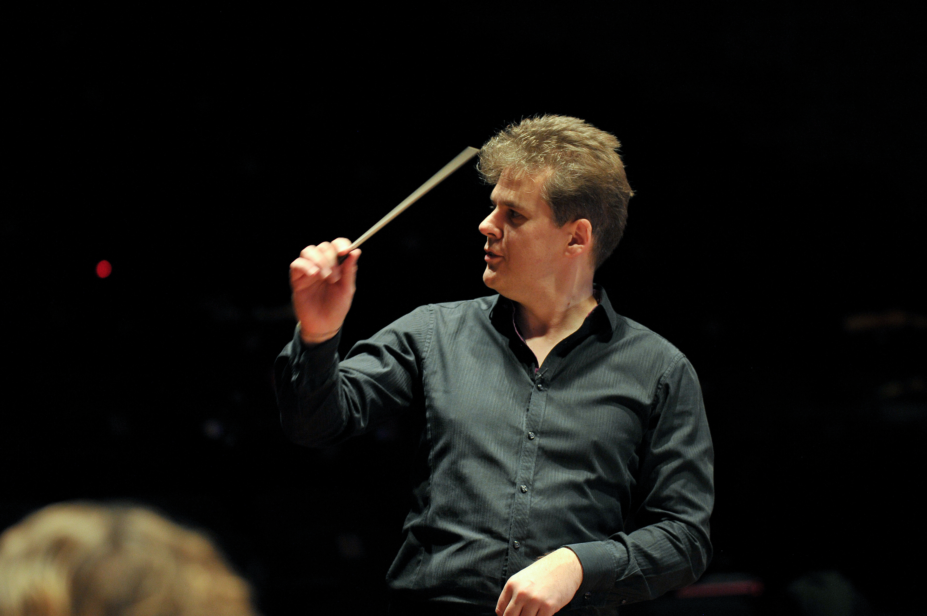 Robin Browning conducts Sibelius at SÓN Orchestra launch concert (credit: Chris Christodoulou)