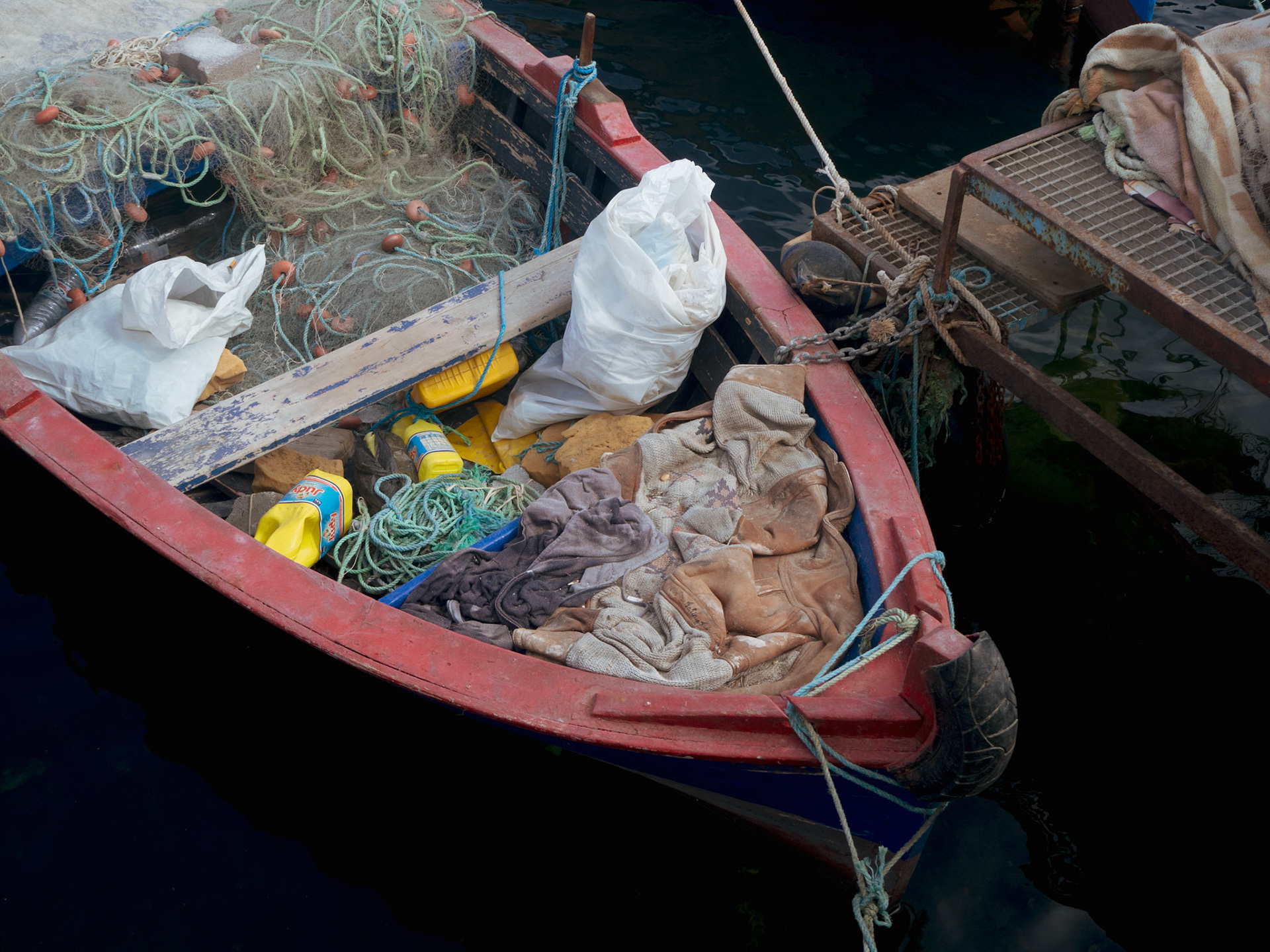 Un des multiples bateaux de pêcheurs accostés au port de Bizerte, tous plus colorés les que les autres.
