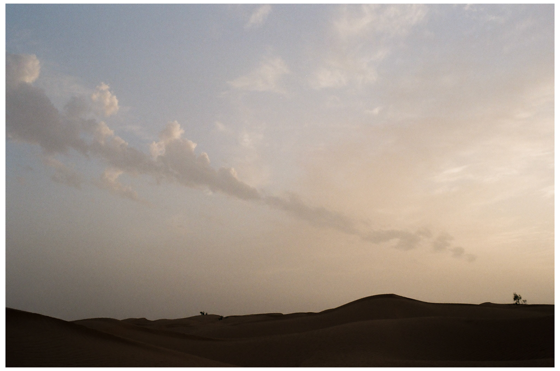 Le coucher du soleil sur les dunes du parc national de Jebil, au campement Zmela Labrissa.