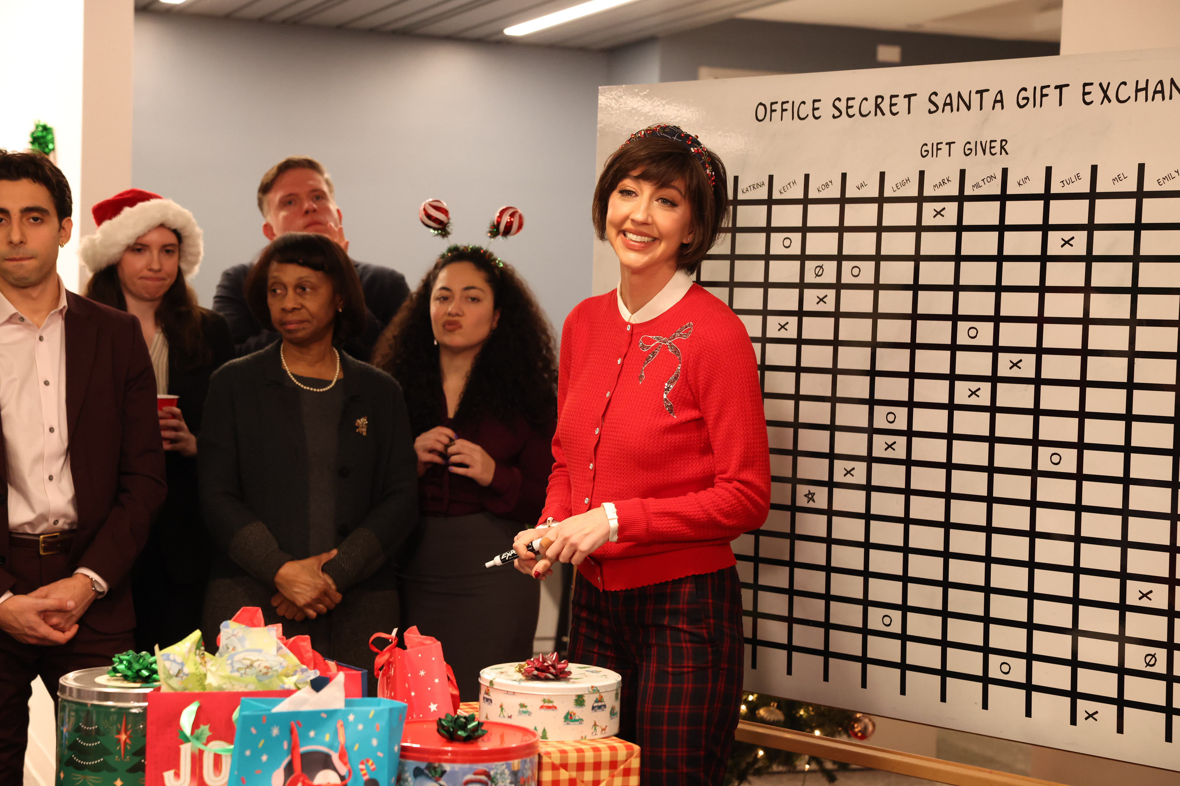 Heidi Gardner - Show 1873- Office Christmas Party Extravaganza