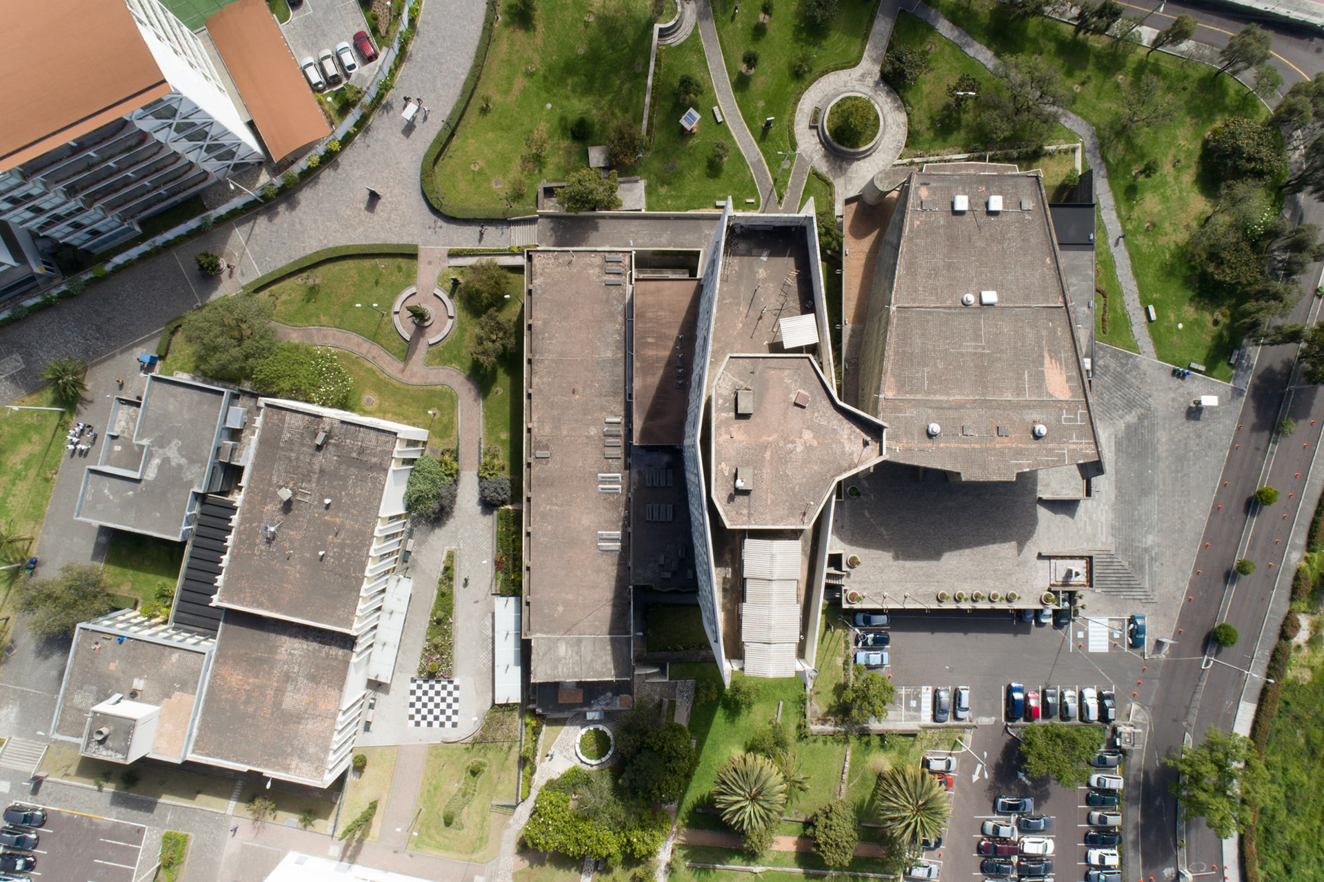 Edificio Administración y Auditorio, EPN, Quito - Ecuador