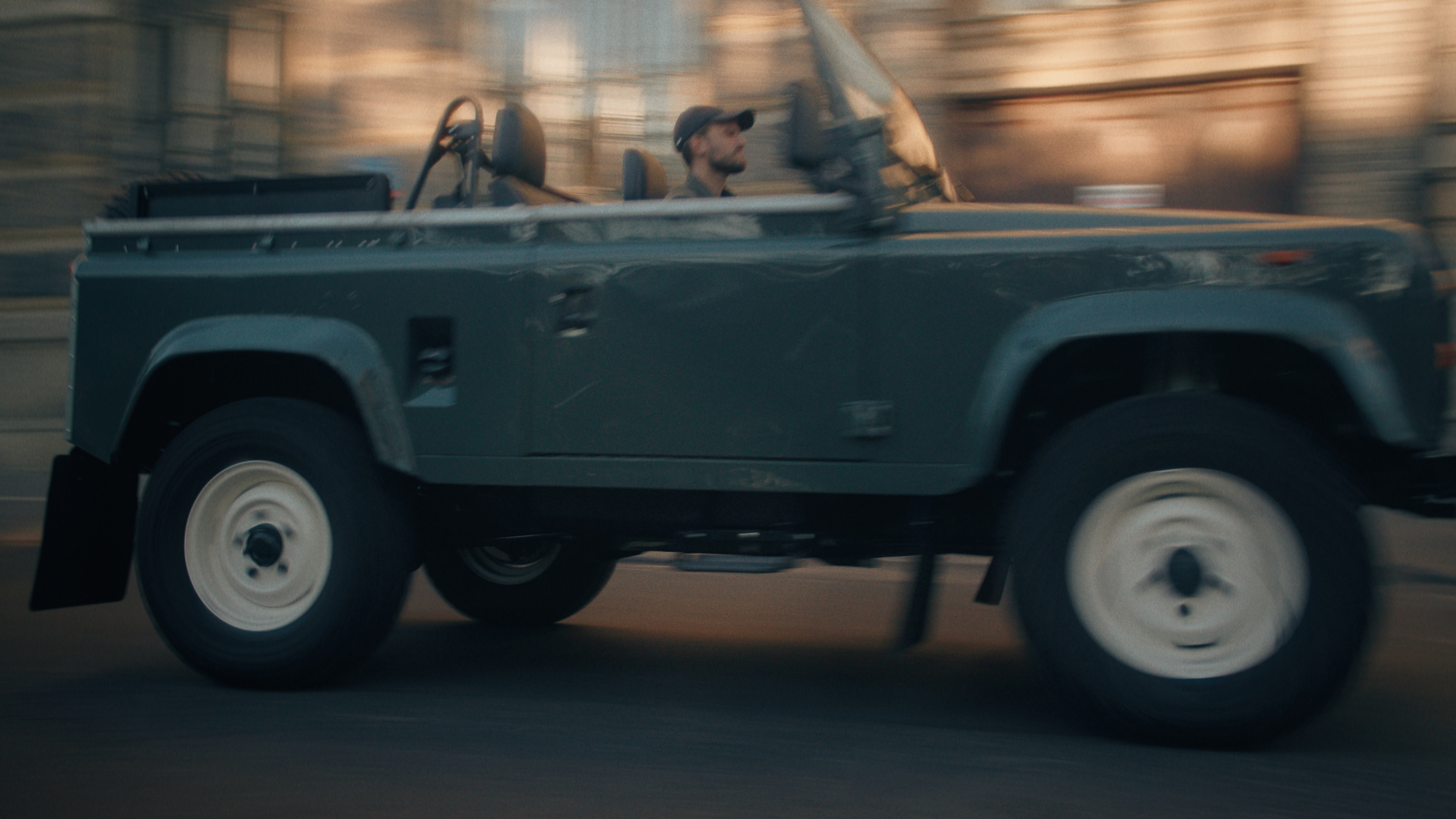 Demon of Speed – series of videos on Land Rover 90 restoration.