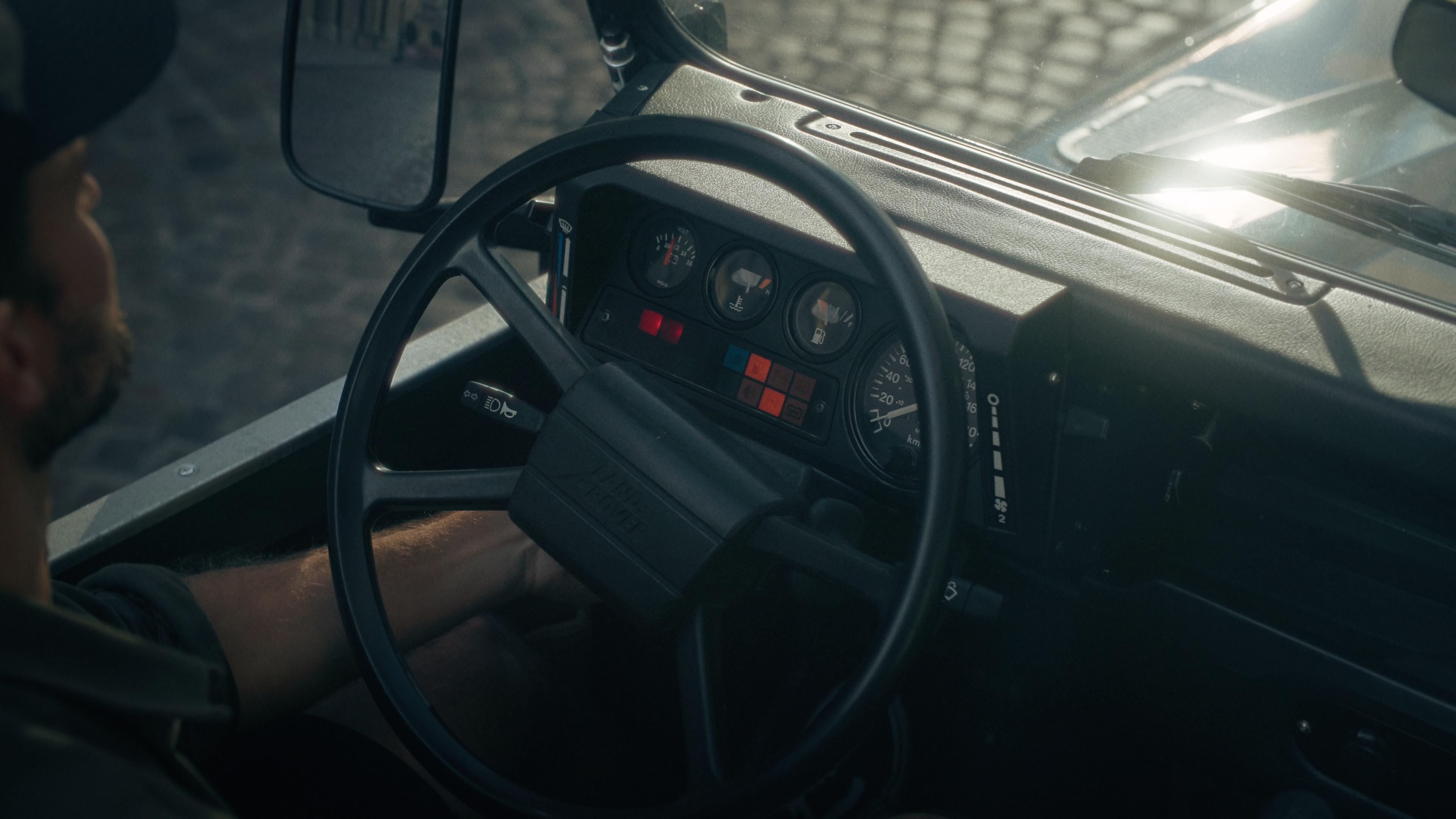 Demon of Speed – series of videos on Land Rover 90 restoration.