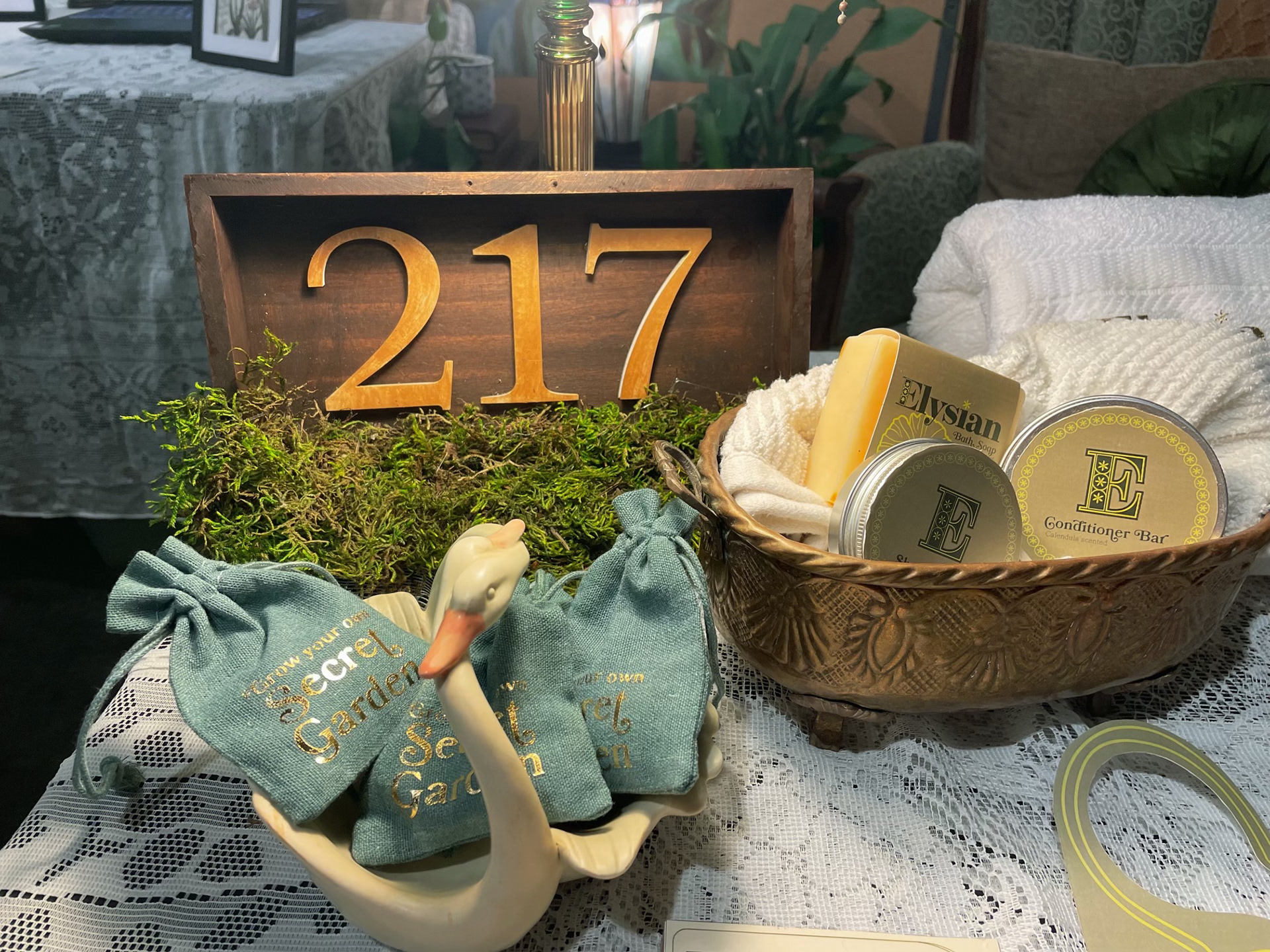 Room number and souvenir seed packets