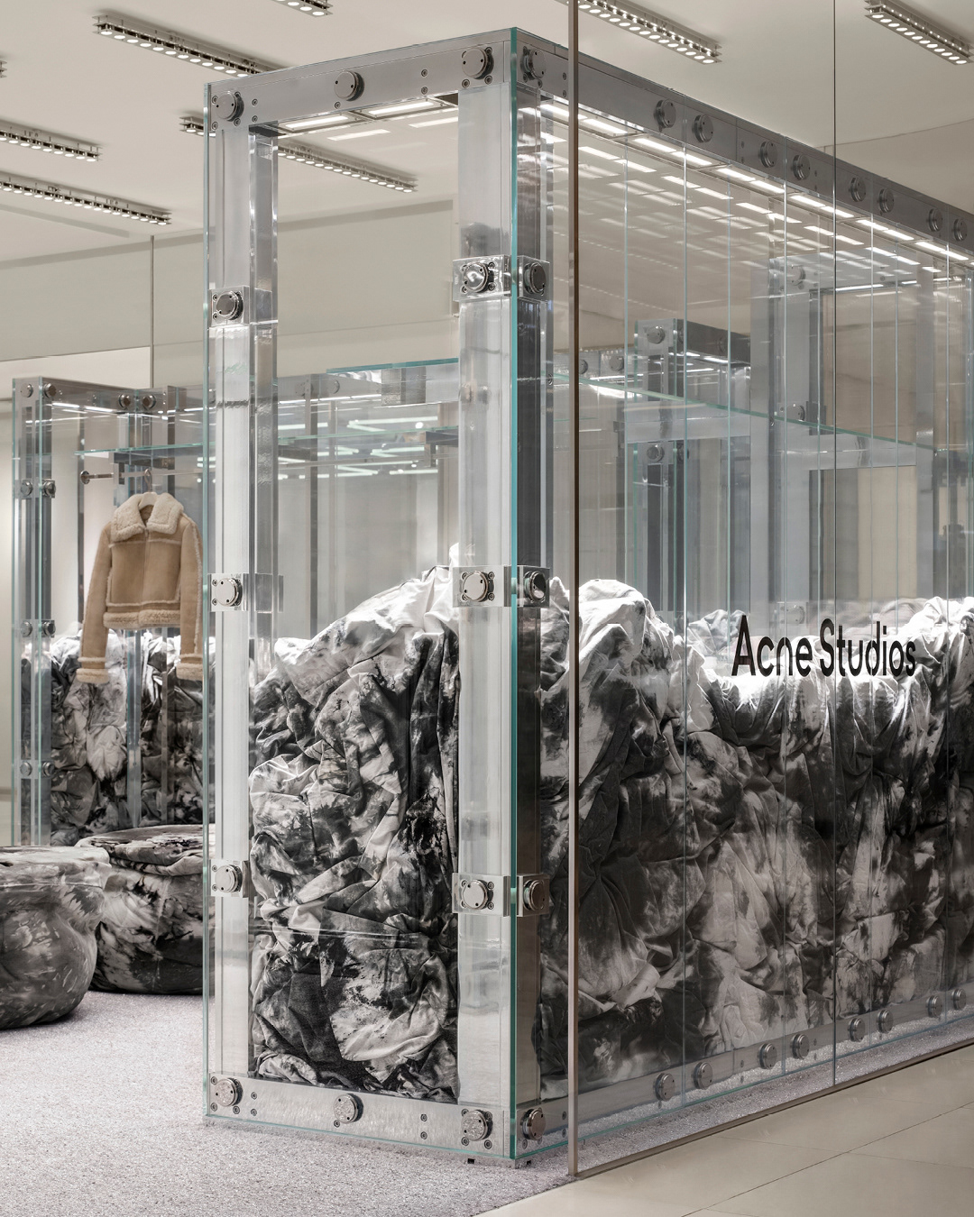 Acne Studios フラワーポンチョ Acne Studios ワイヤーデザインチョーカー – bed - Urban
