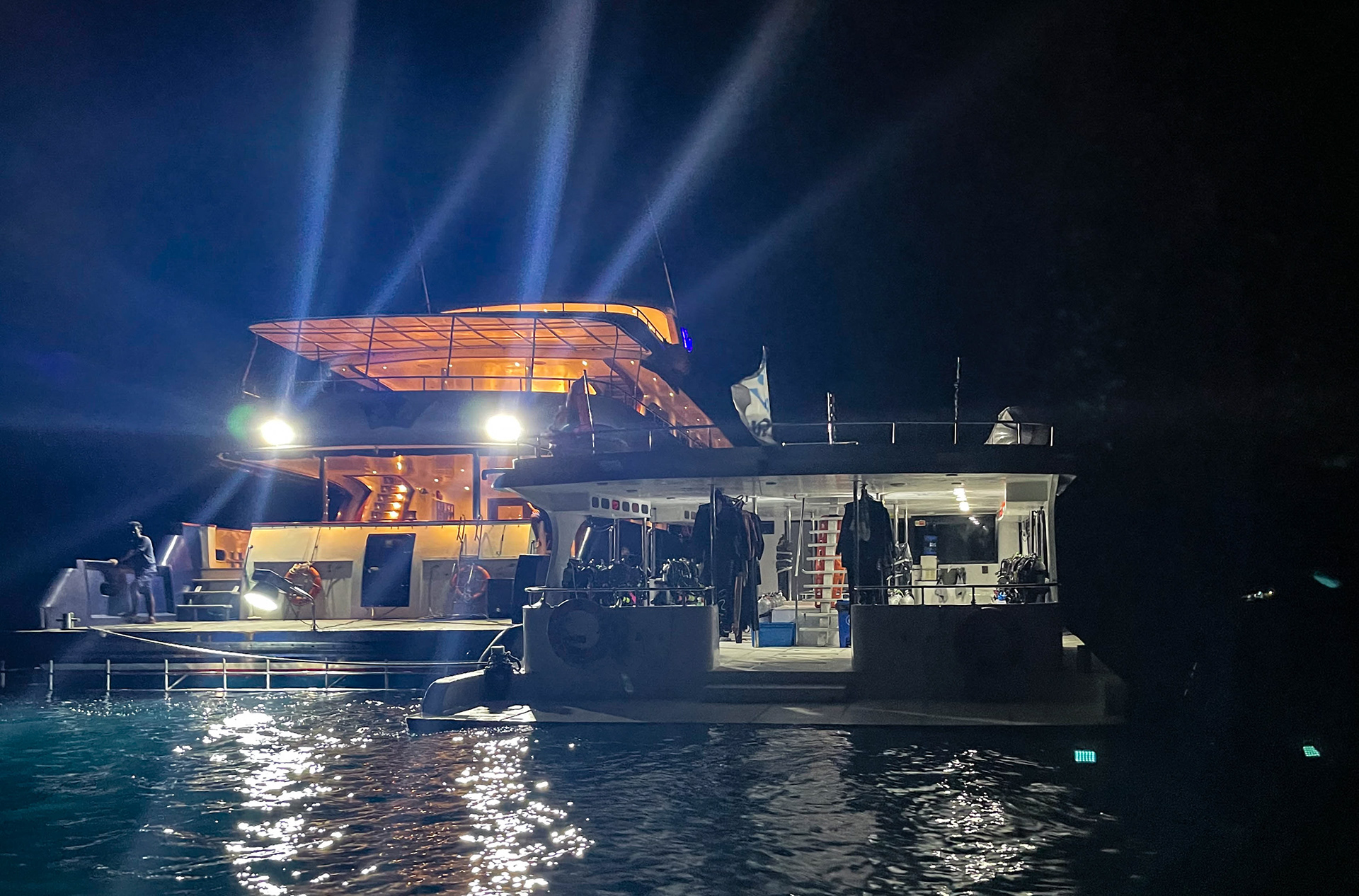 Back to the boat at bight after shore BBQ. 