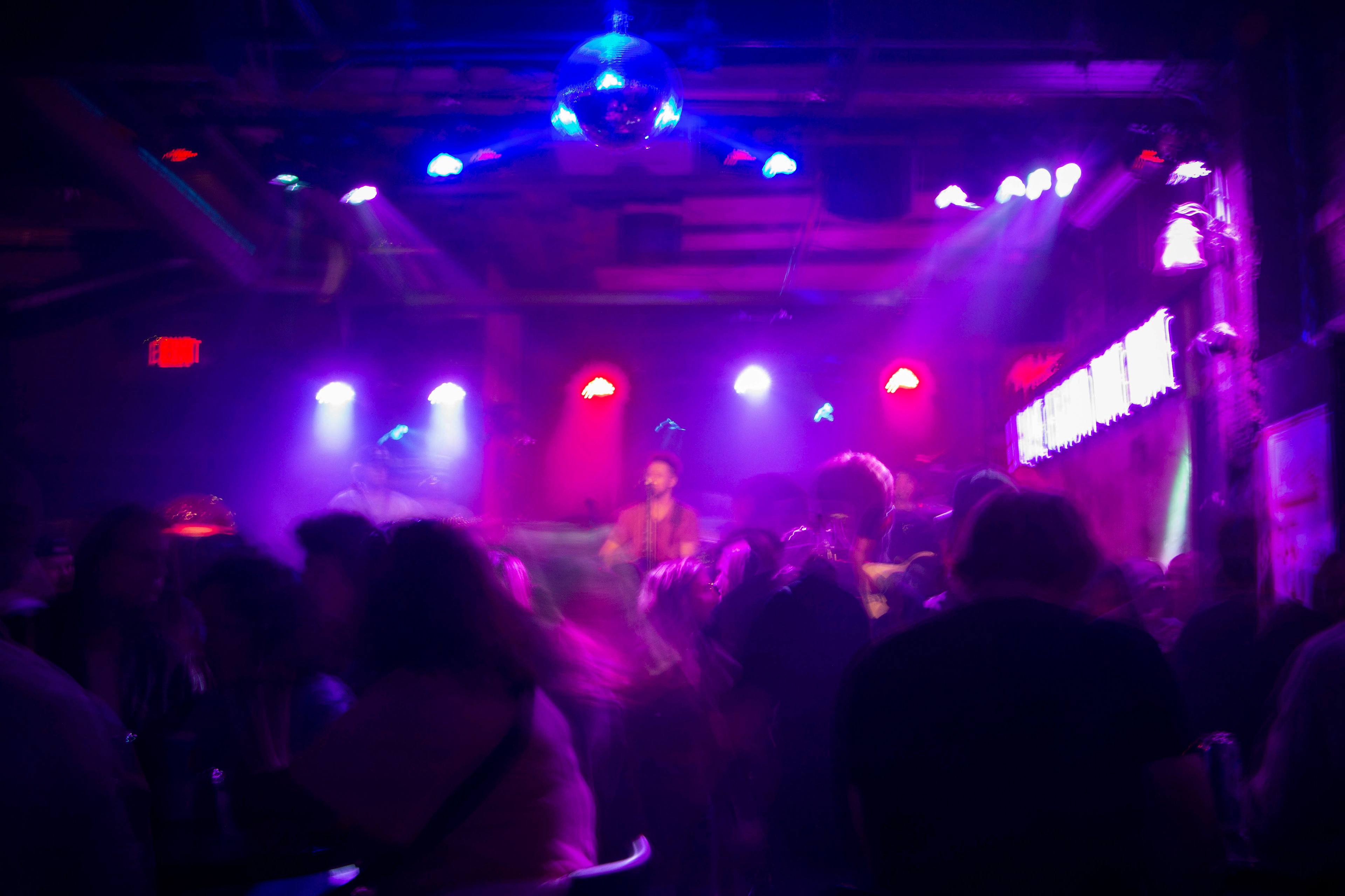 College students make out in the middle of El Ray's bar while the band plays on the background on April 12, 2024, Downtown Iowa City, IA