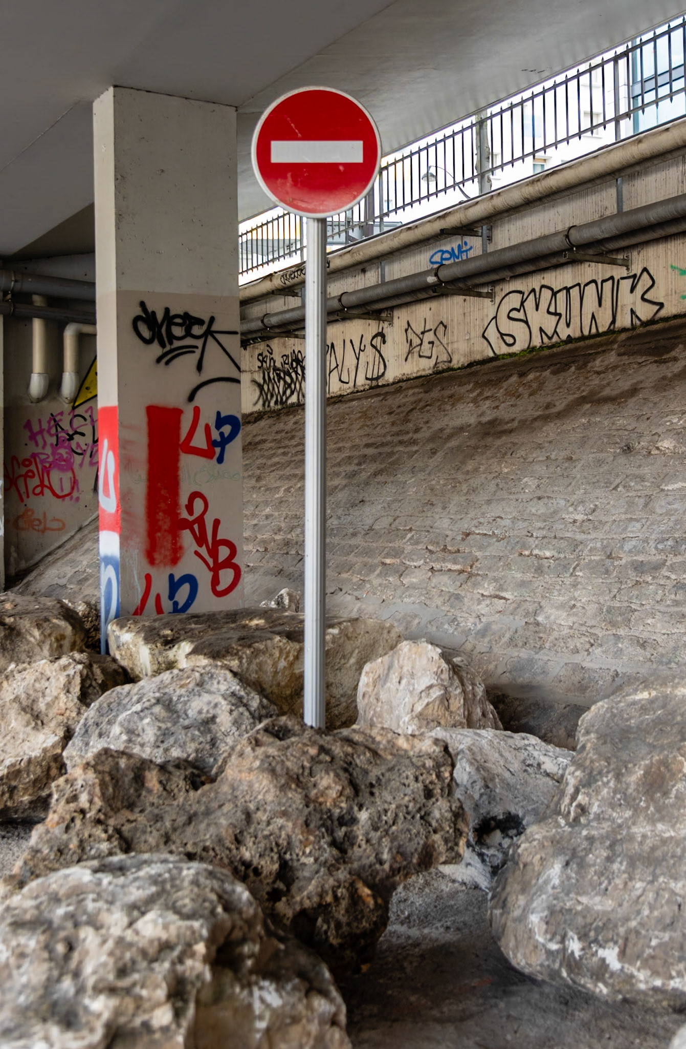 Rocks at Quai d’ Austerlitz, located on the left bank of the Seine, in the 13th arrondissement. These barriers are being erected to prevent the creation of new homeless encampments on the riverbanks. Paris, April 3, 2024.