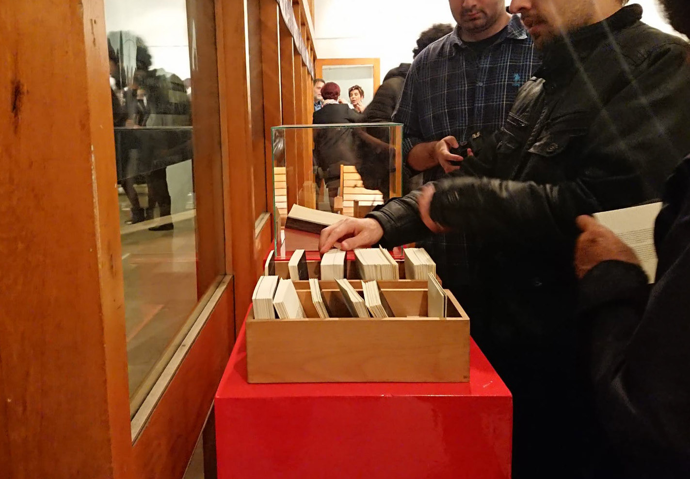 card prints are prepared in collaboration with Nihan Büşra Kezer and Öncü Özalp / kartlar Nihan Büşra Kezer ve Öncü Özalp ile birlikte basıma hazırlanmıştır