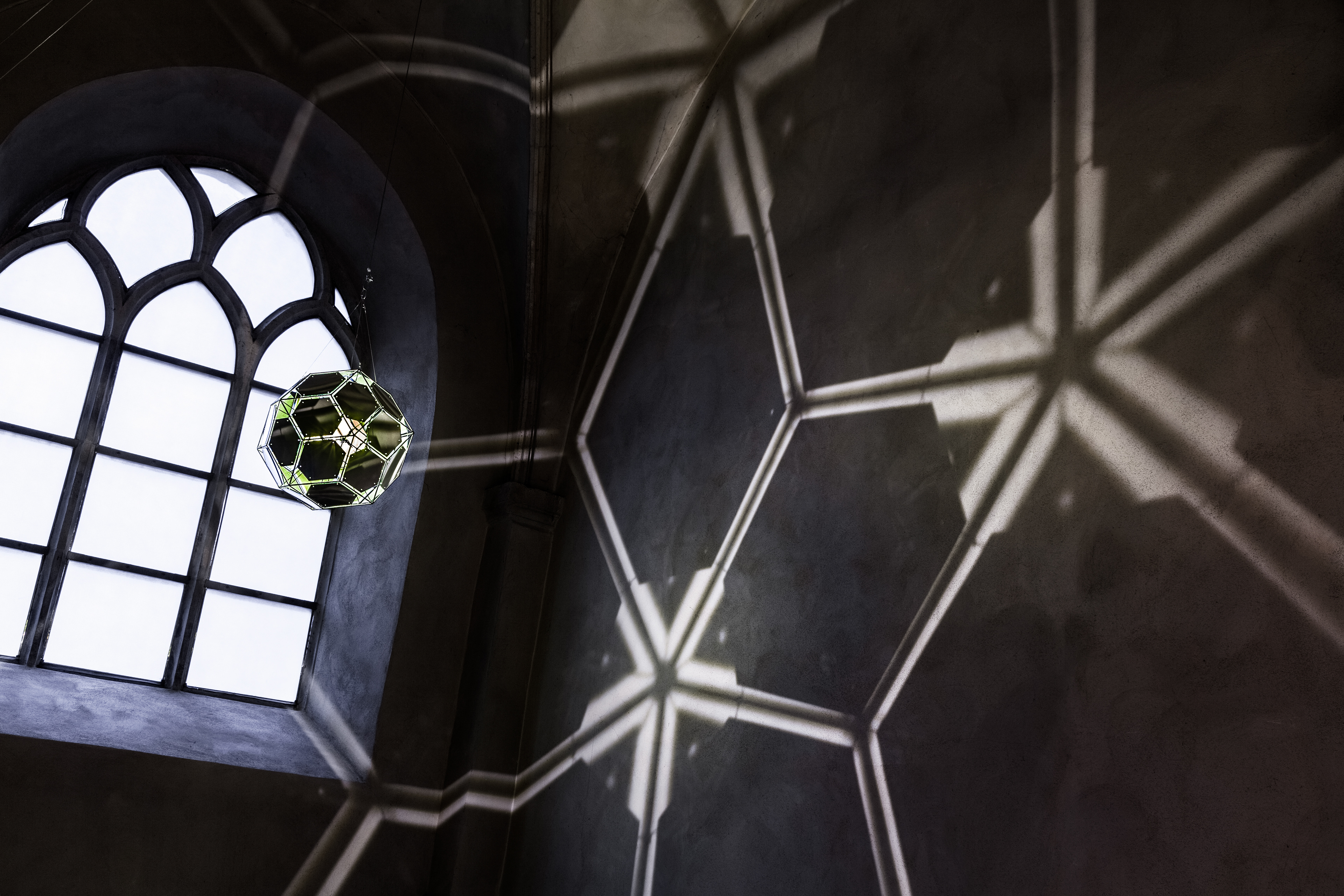 Galerie Fotograf in Köln: Bilder der Ausstellung "Inner Touch Sphere" von Olafur Eliasson in der Kunststation St. Peter 