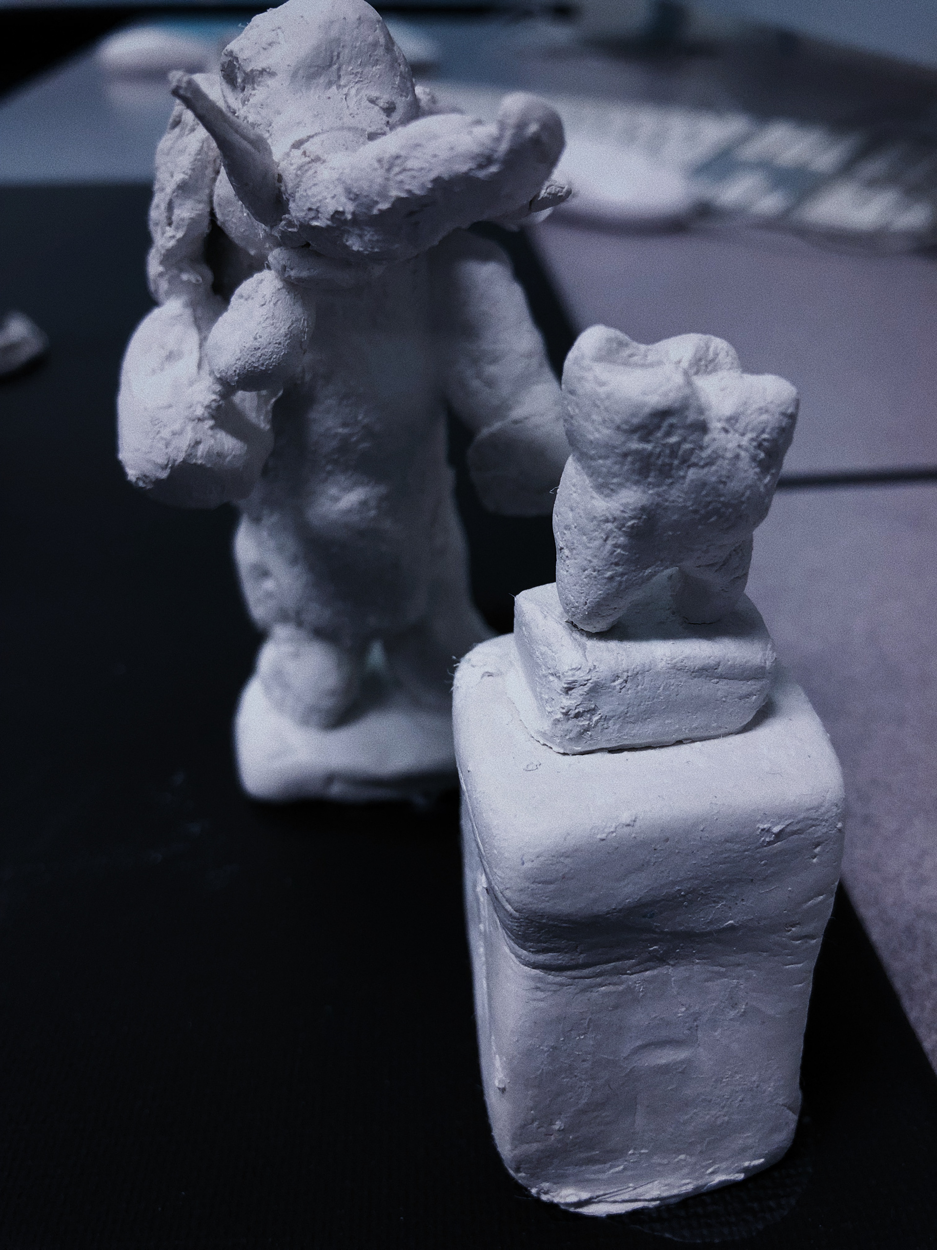 Human and animal role reversal, Sculpture