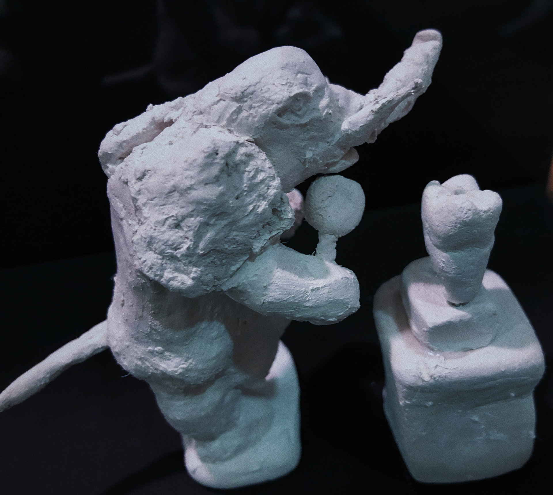 Human and animal role reversal, Sculpture