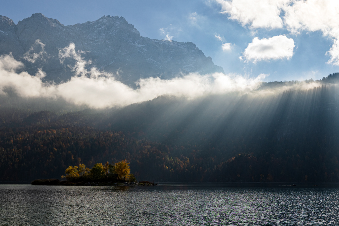 Sun rays through clouds in Lake Eibsee.