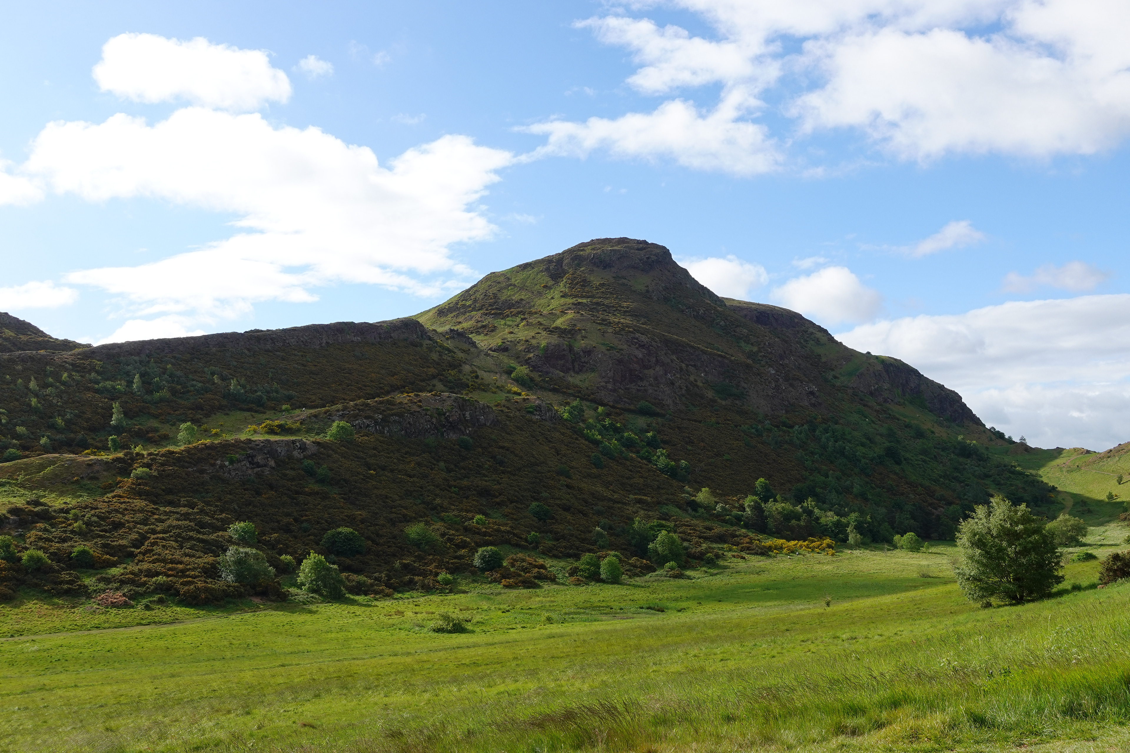 Arthur's Seat | 📷ZV-1 | F5.6 | 14mm | 1/500